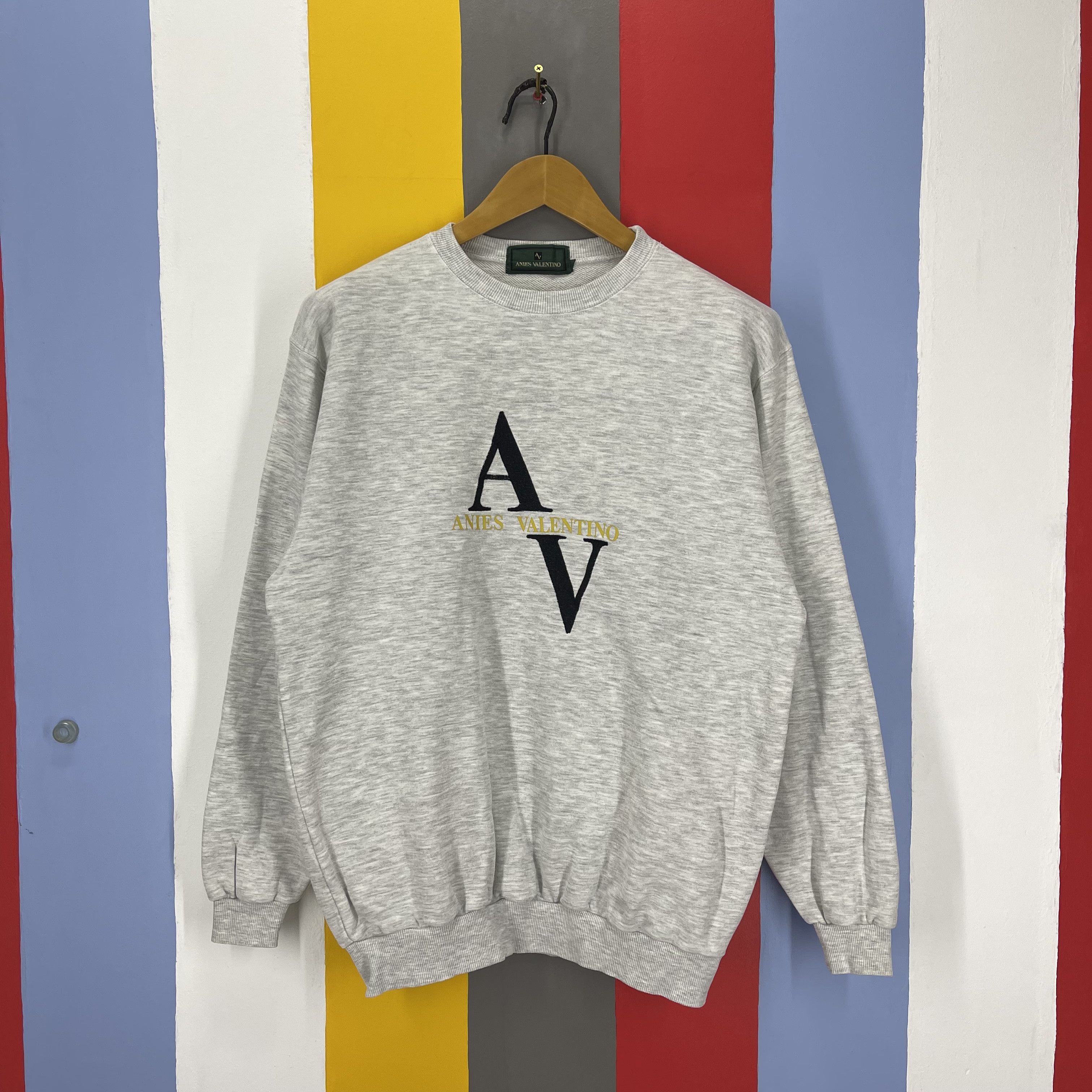 Vintage Vintage ANIES VALENTINO Crew Neck Sweatshirt #1418/AW Size US L / EU 52-54 / 3 - 1 Thumbnail