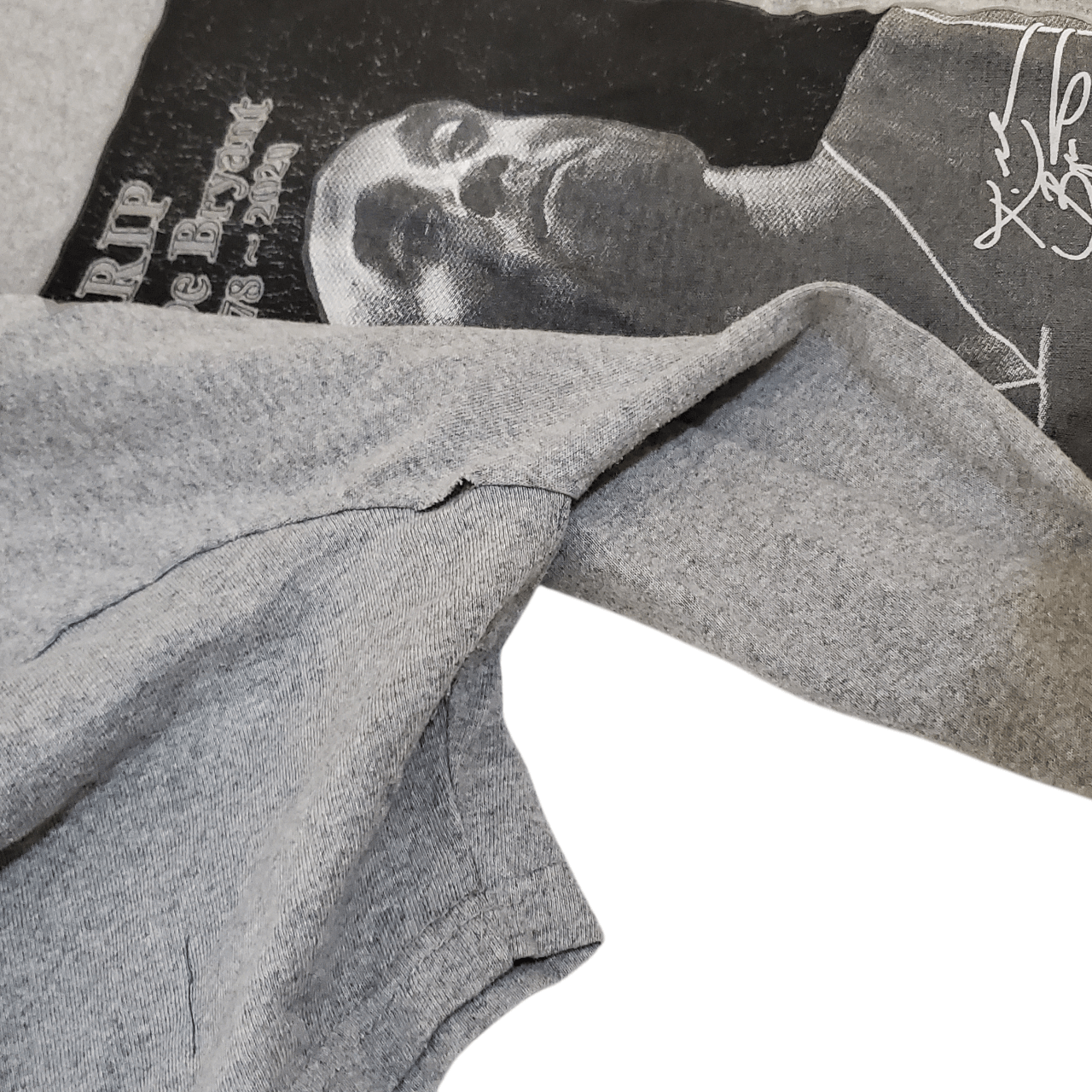 Vintage 2020 R.I.P. Kobe T-Shirt Size US M / EU 48-50 / 2 - 4 Thumbnail