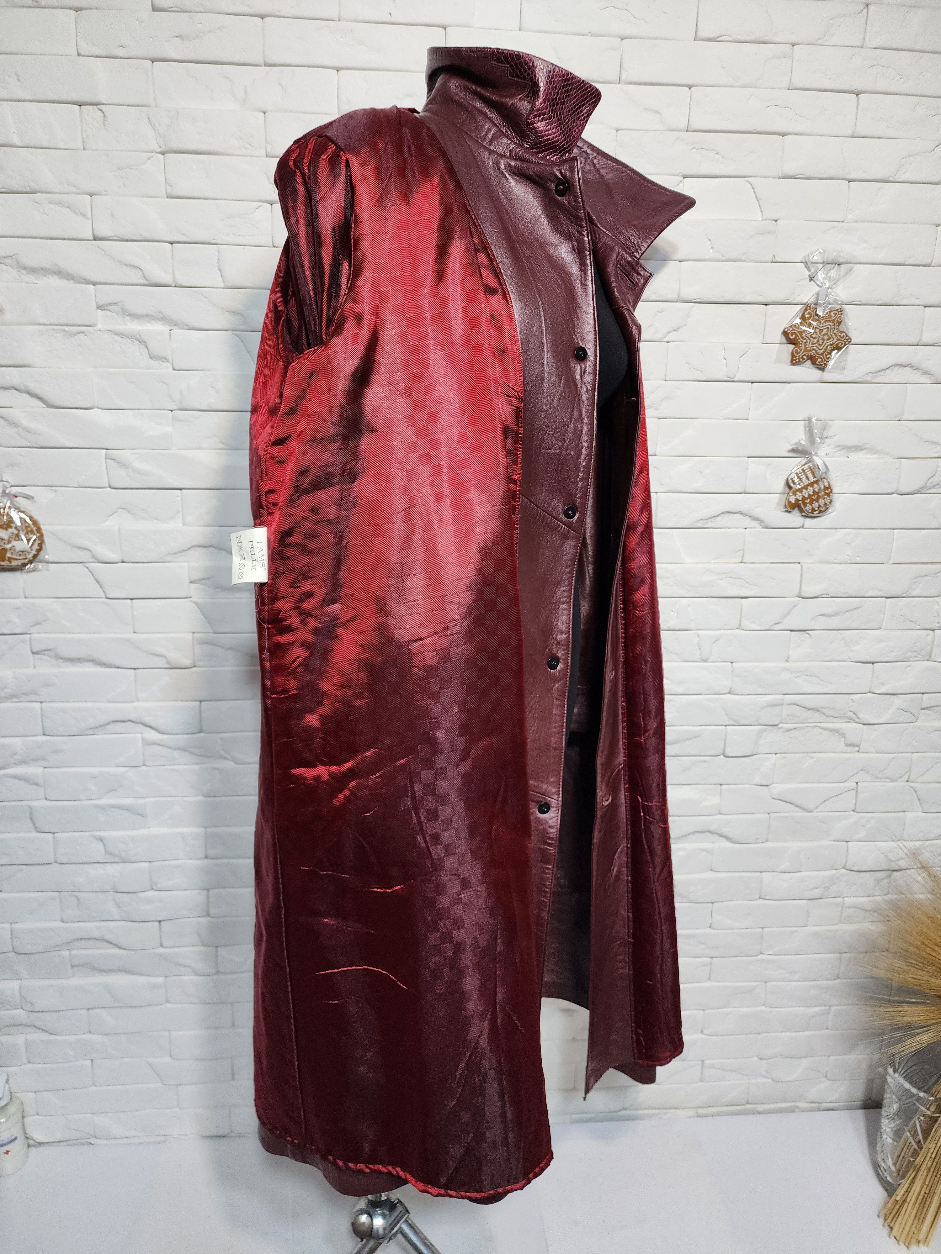 Uniqlo Burgundy Leather Raincoat: Women's Long Leather Jacket Size 3XL / US 20-22 - 9 Thumbnail