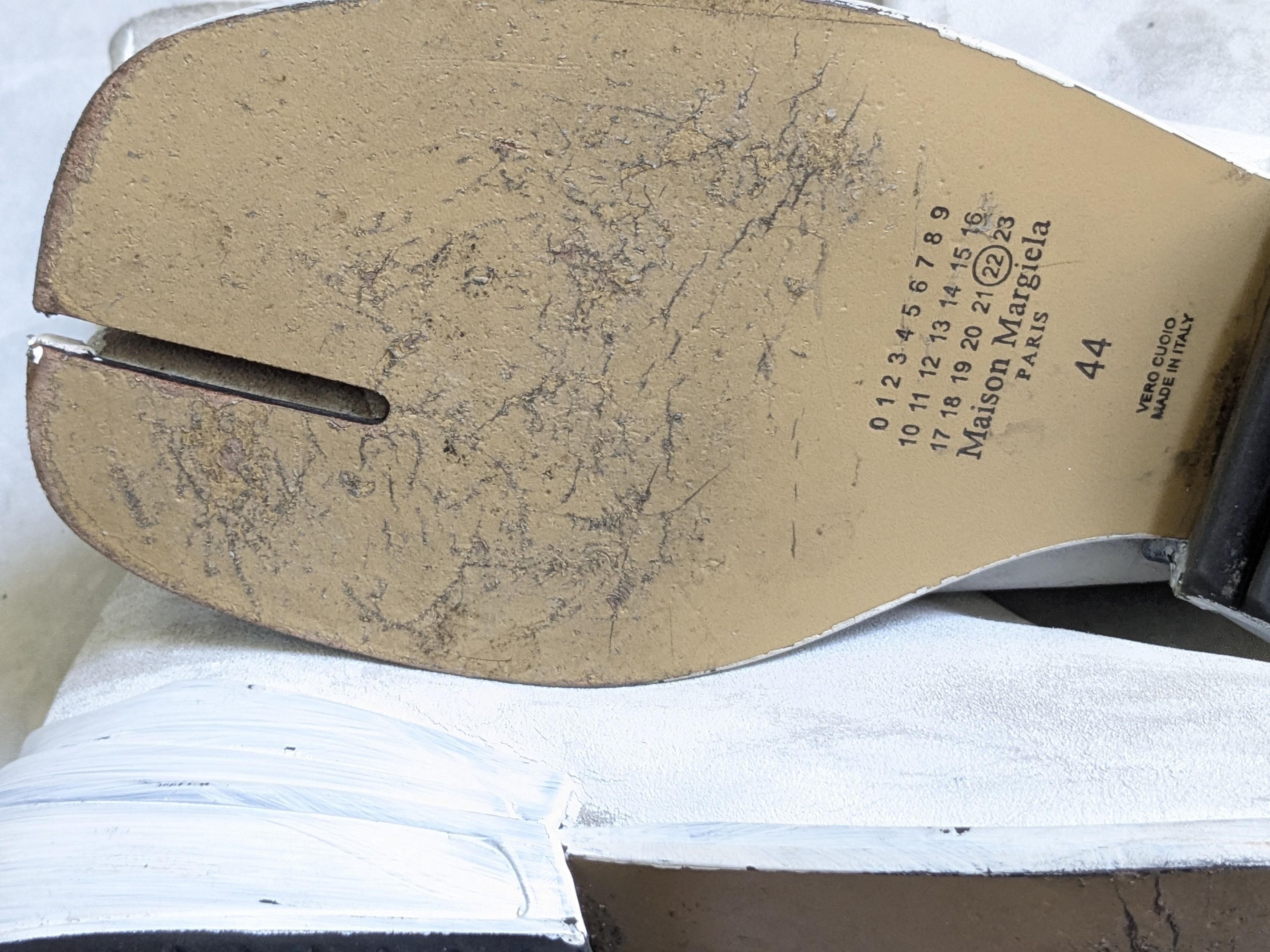 Maison Margiela Maison Margiela Tabi Boots White 11 44 Paint Leather Size US 11 / EU 44 - 18 Thumbnail