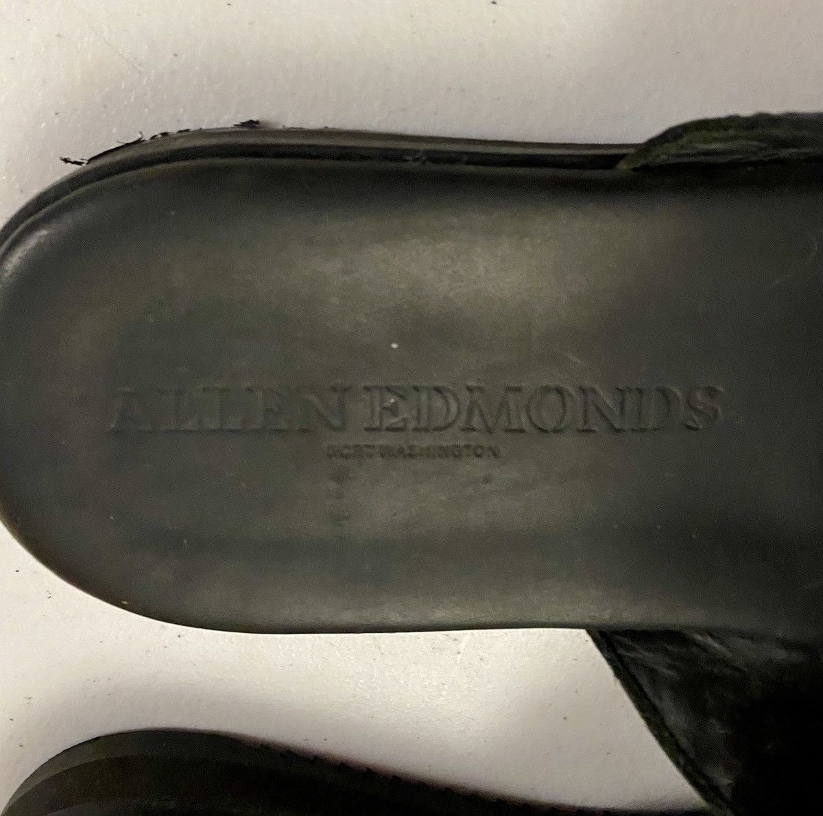 Allen Edmonds Allen Edmonds Black Leather Oscar Thong Sandals 11 D VGC Size US 11 / EU 44 - 2 Thumbnail