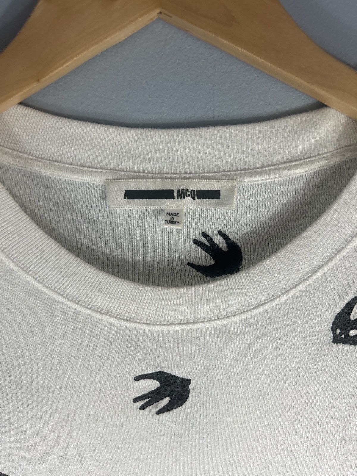 Alexander McQueen Alexander McQueen All Over Swallow Print Birds Tee Size US M / EU 48-50 / 2 - 4 Thumbnail