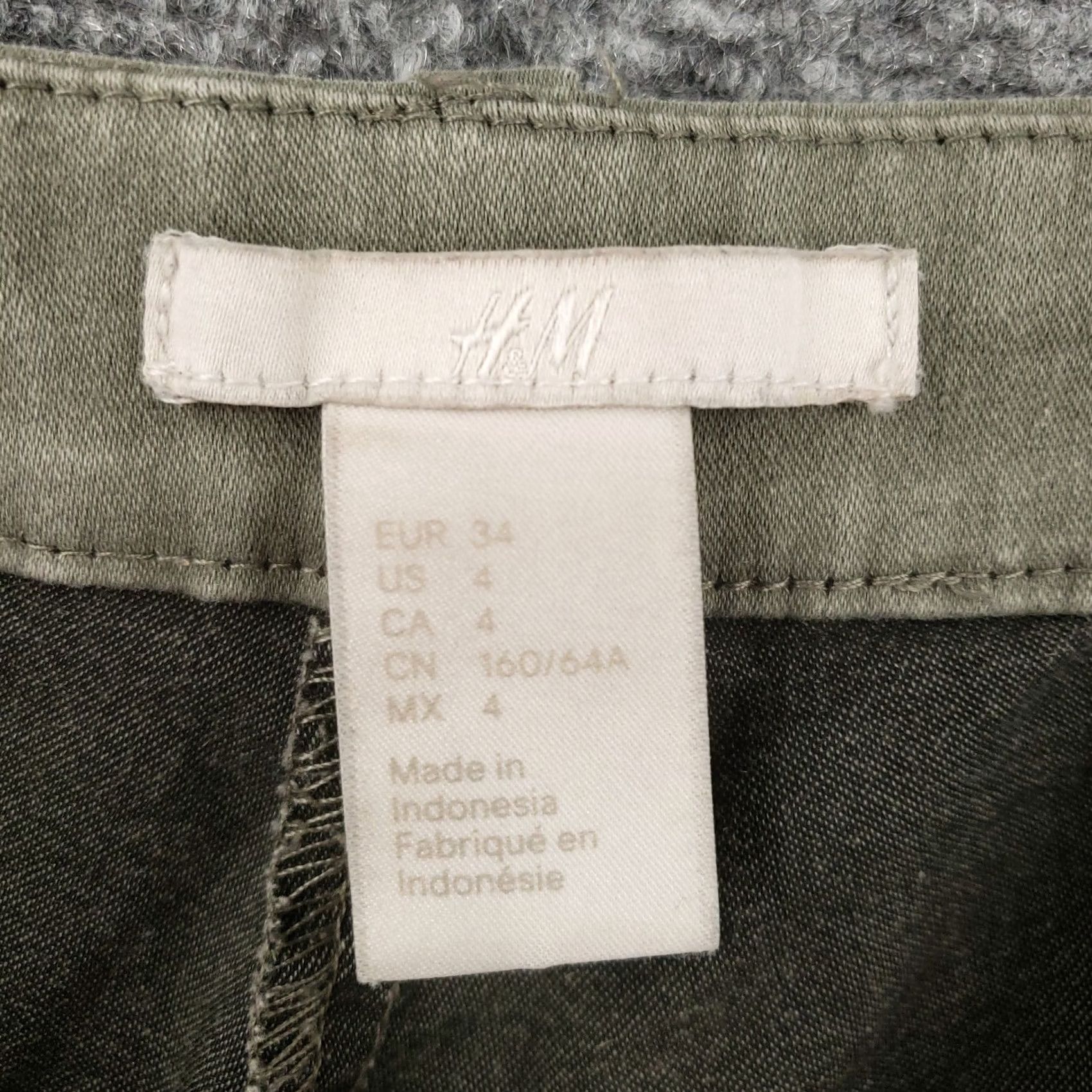 H&M H&M Pants Womens 4 Green Crop Mid Rise Skinny Side Slit Flat Front Zip Closure Pants Womens Regular Green Crop Slit Front Zip Closure Size 27" / US 4 / IT 40 - 3 Thumbnail