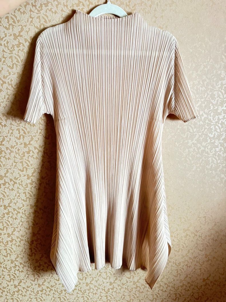 Issey Miyake Issey Miyake size:3 Beige pleated top Size XS / US 0-2 / IT 36-38 - 3 Thumbnail