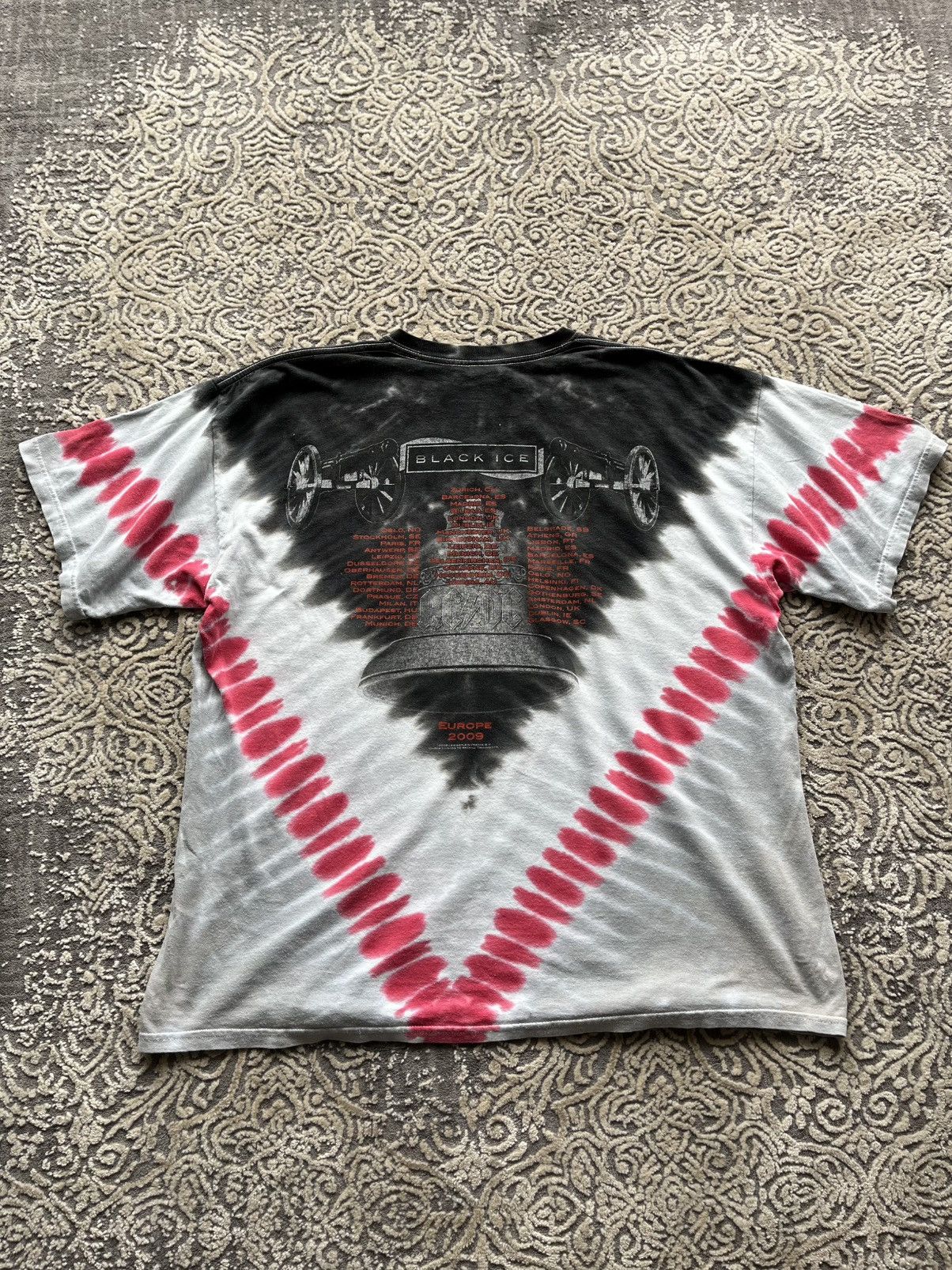 Band Tees ACDC 2009 Black Ice Europe tour band tee merch vintage aop Size US XL / EU 56 / 4 - 5 Thumbnail