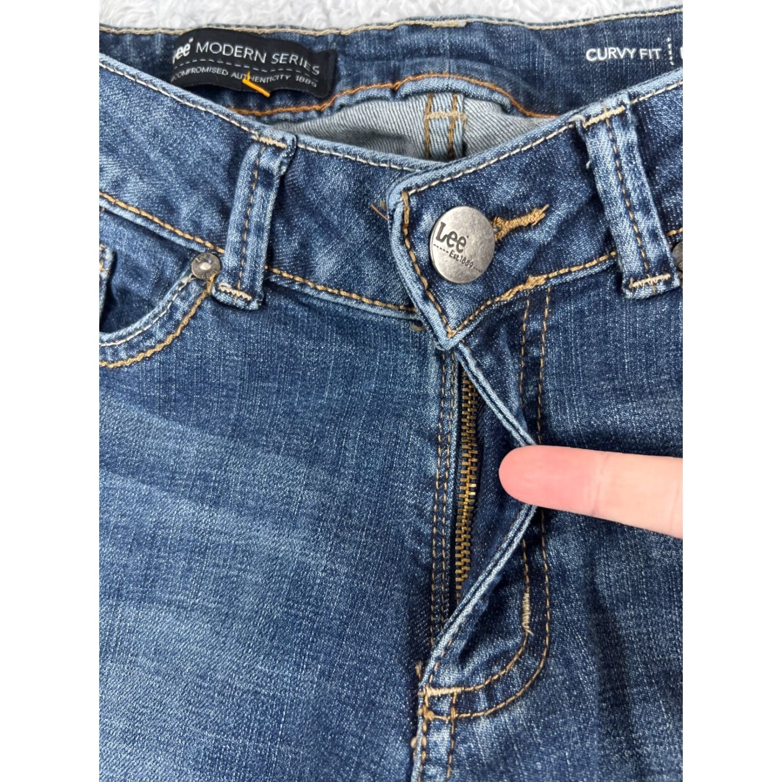 Lee Lee Jeans Womens Bootcut Denim Blue 26x28 Regular 6 Cotton Blend Zipper Distressed 5-Pocket Western Cowboy Southwestern American Designer Mens? Size 28" / US 6 / IT 42 - 5 Thumbnail
