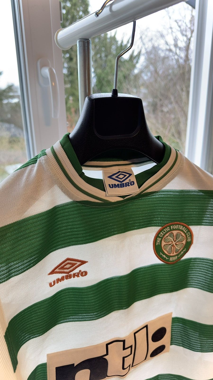 Umbro CELTIC GLASGOW 2001/02 SIZE S UMBRO SHIRT TRICOT Size US S / EU 44-46 / 1 - 2 Thumbnail