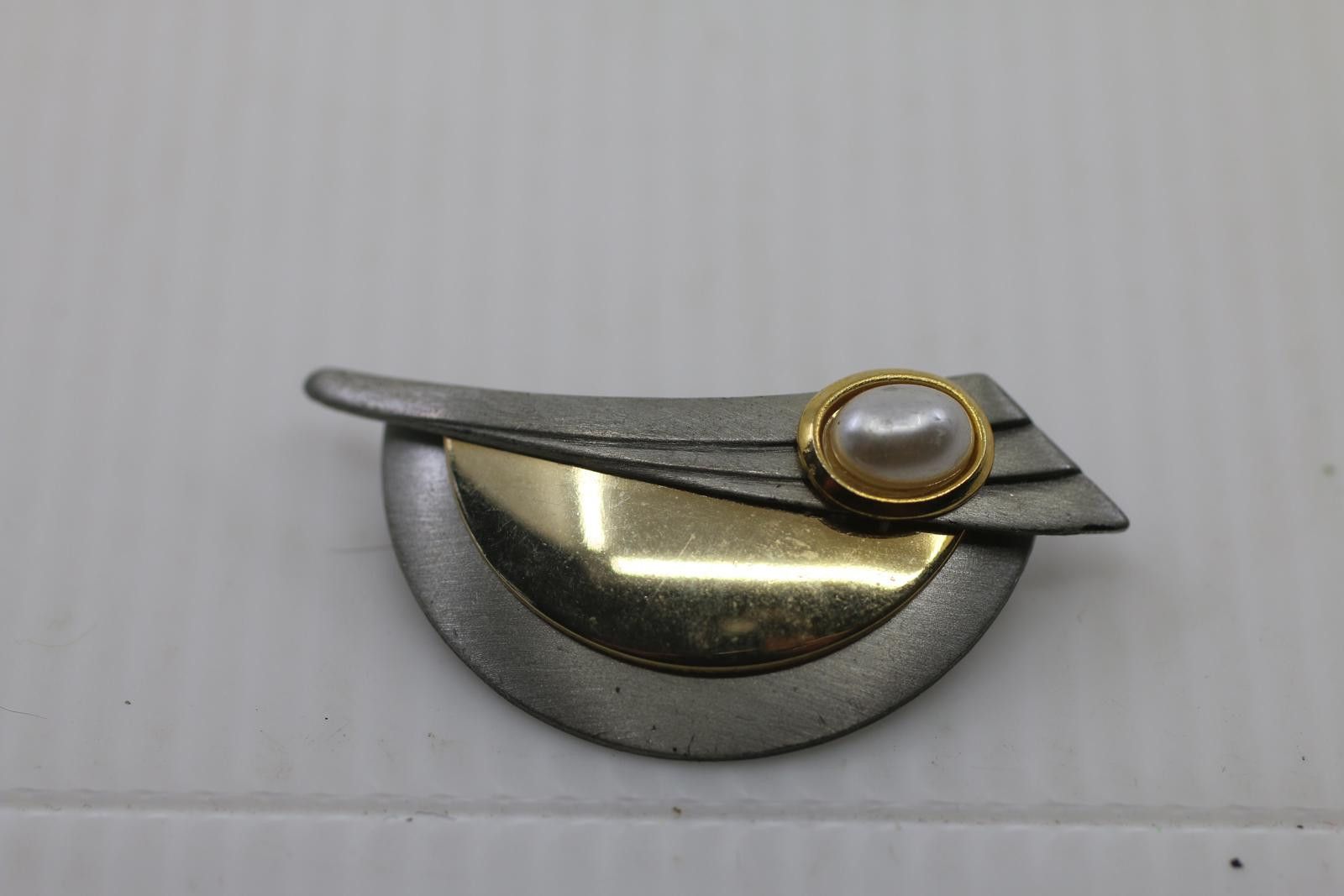 The Unbranded Brand Modern Geometric Pearl Accent Brooch Pin Silver & Gold Tone Size ONE SIZE - 1 Thumbnail