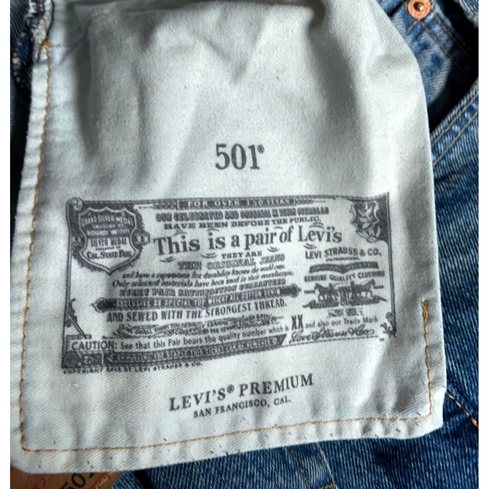 Levi's Levi's 501 Jeans Men's Blue Denim Button Fly Big E 32 x 30 (Fit 31 x 28) Medium Fabric Wash Size US 31 - 6 Thumbnail