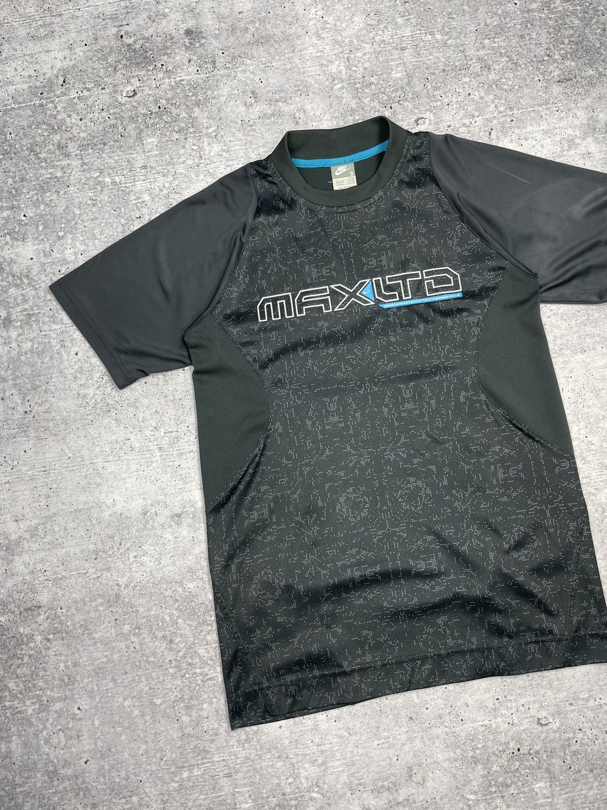 Nike × Vintage Vintage Nike Air LTD Y2K Style Big Logo Central Swoosh Tee Size US S / EU 44-46 / 1 - 3 Thumbnail