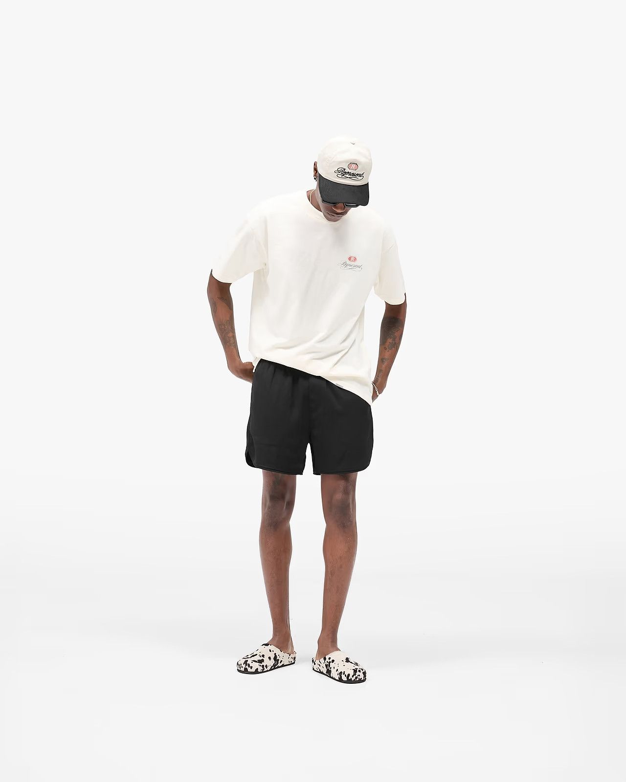o1mle1125 Piped Track Short in Black