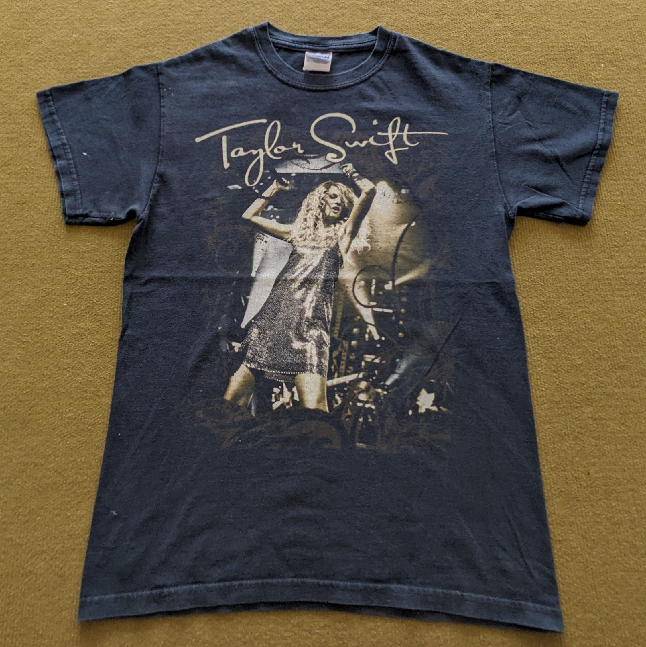 Band Tees Vintage Taylor Swift American Idol Singer T-shirt Size US S / EU 44-46 / 1 - 1 Thumbnail