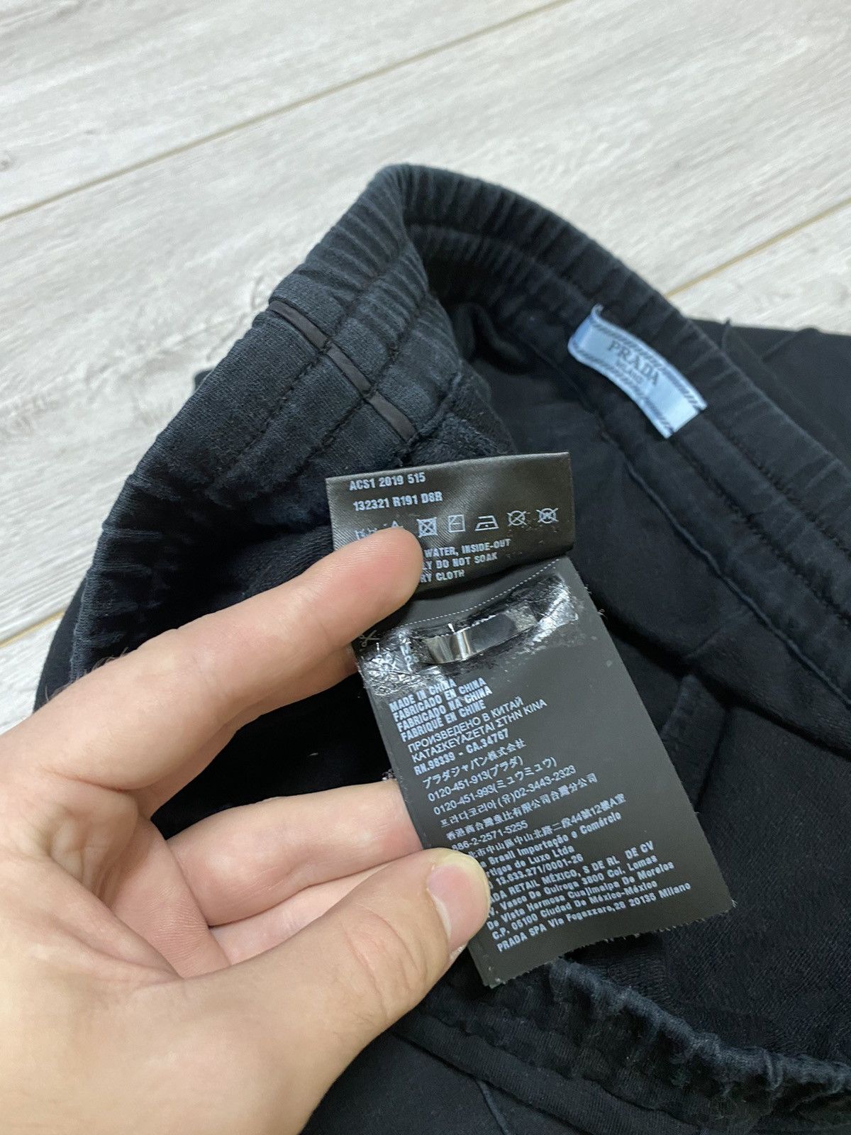 Prada Prada vintage cropped sweatpants black tab Size US 32 / EU 48 - 7 Thumbnail