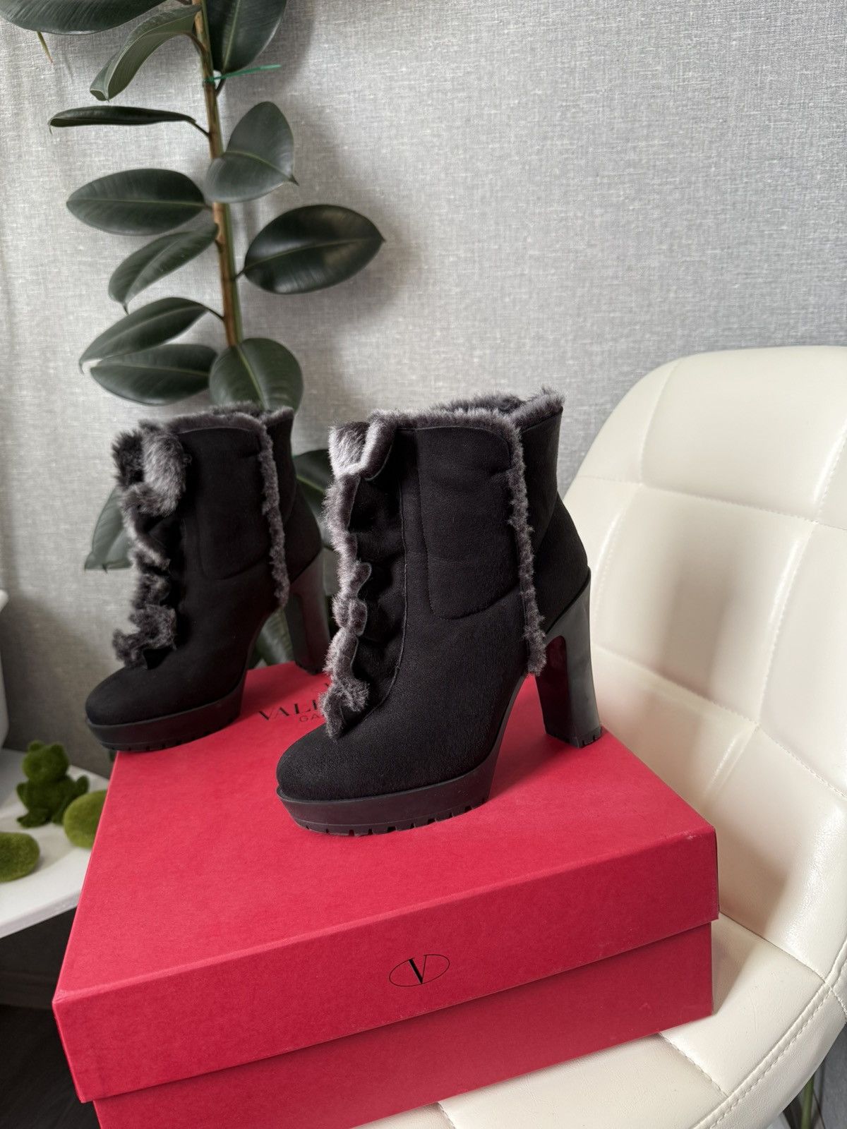Valentino Valentino Garavani Black Suede Shearling Platform Ankle Boot Size US 7 / IT 37 - 1 Thumbnail