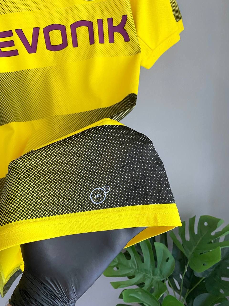 Puma FC Borussia Dortmund 2017/18 Home Soccer Jersey #11 REUS, M Size US M / EU 48-50 / 2 - 17 Thumbnail