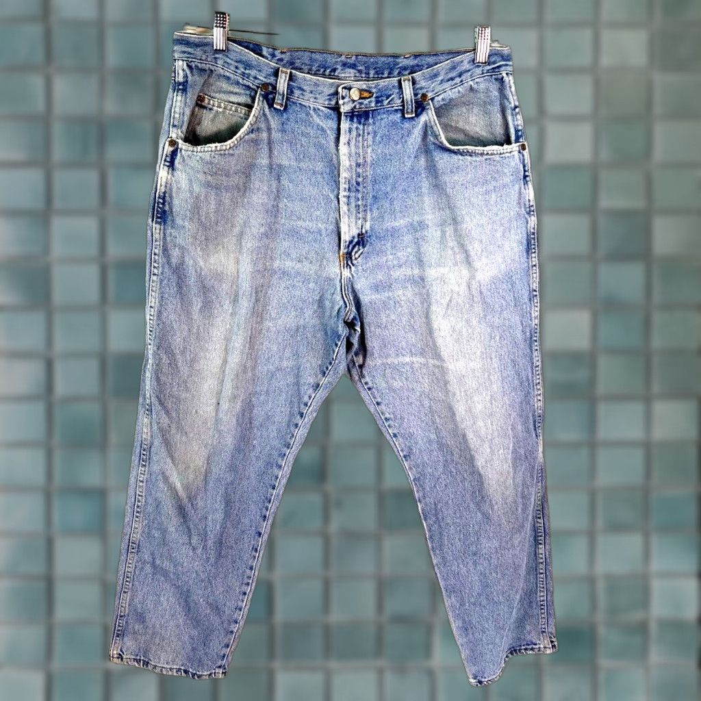 Wrangler VINTAGE Wrangler Jeans Mens 38x30 Straight Blue USA 5-Pocket Denim Distressed High Rise Waist 38 Regular Mens Size US 38 / EU 54 - 1 Thumbnail