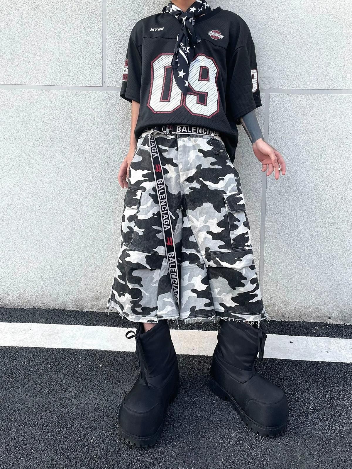 Japanese Brand Black White Camouflage Cargo Jorts Size US 32 / EU 48 - 2 Thumbnail