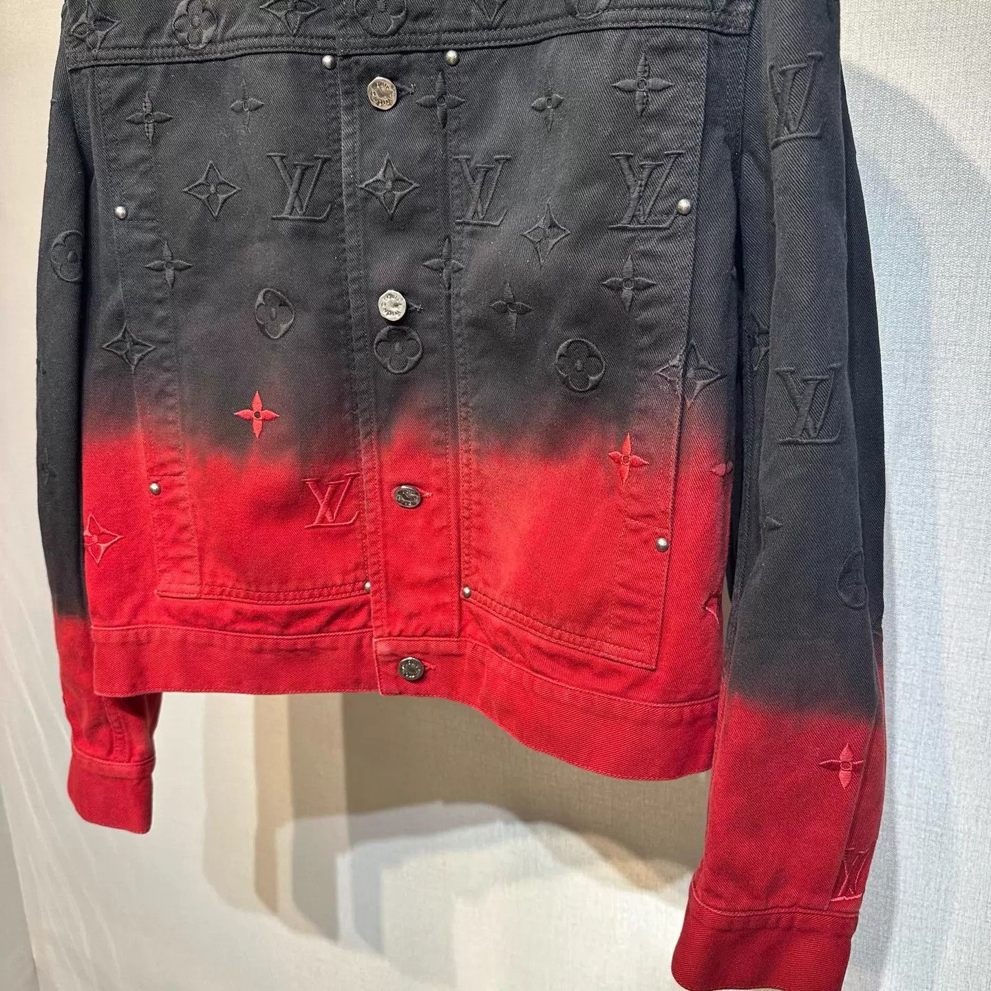 Louis Vuitton LV SS24 All-Over Embroidered Black/Red Gradient Denim Jacket Size US M / EU 48-50 / 2 - 3 Thumbnail