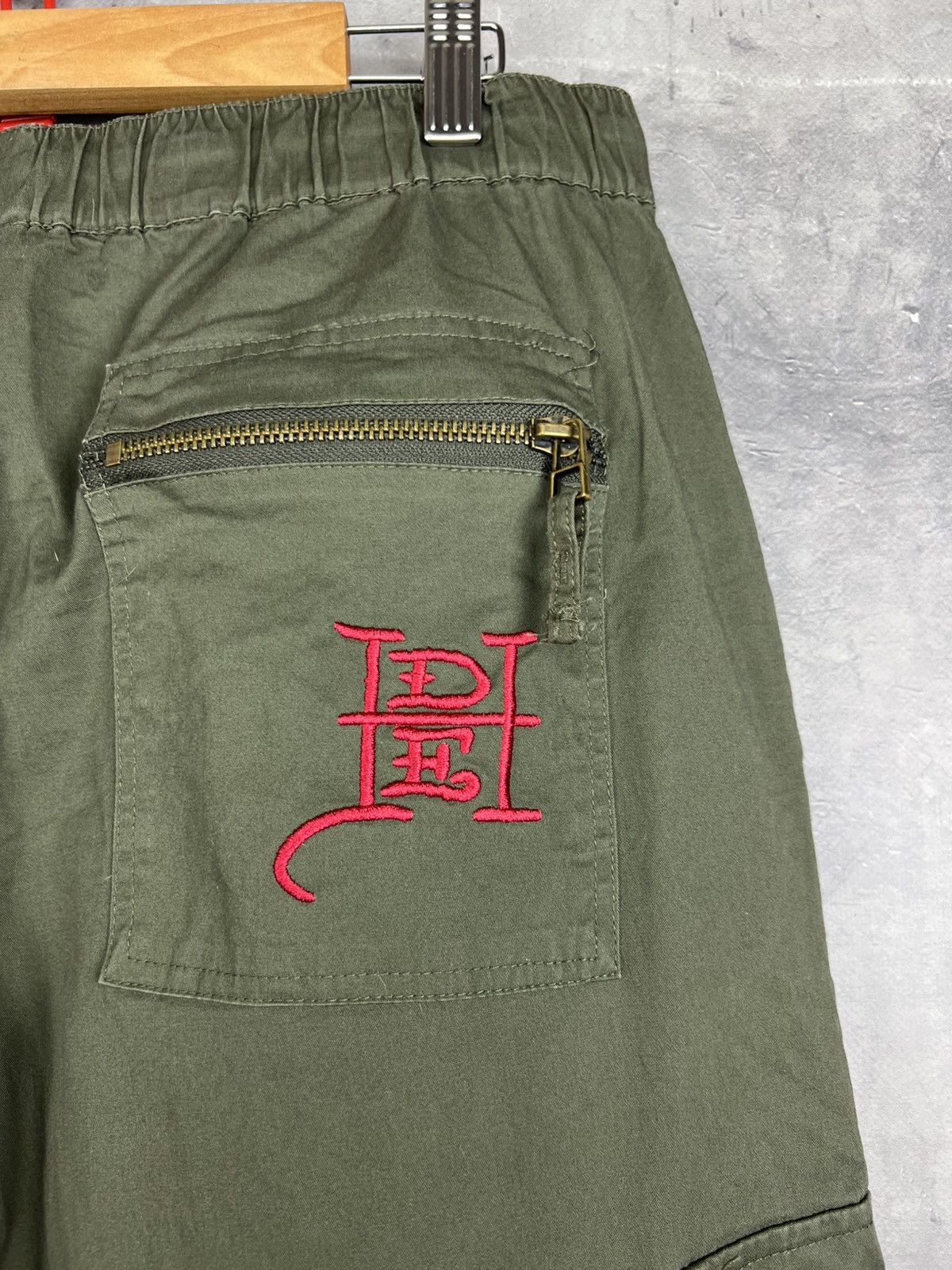 Ed Hardy ED HARDY TRUE TO MY LOVE CARGO PANTS SIZE L Size 33" - 12 Thumbnail