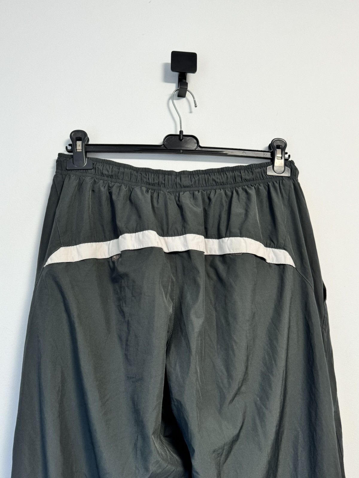 Nike Nike Vintage Nylon Pants Y2K style Hype 90’s Size US 32 / EU 48 - 13 Thumbnail