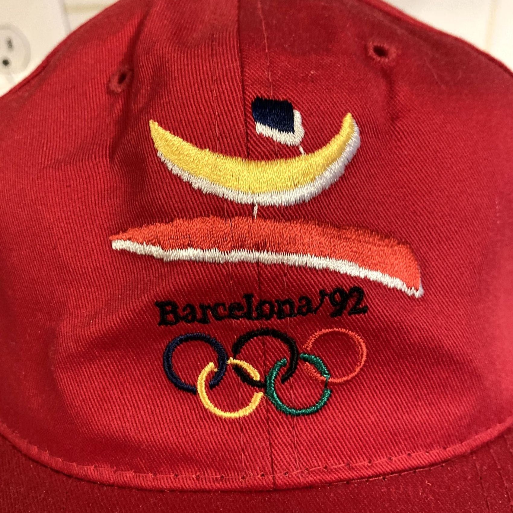 Vintage VINTAGE American Sports Wear Red Flat Brim Barcelona Olympics 1992 Snapback Men One Size Red Sports Snapback Mens Size ONE SIZE - 2 Thumbnail