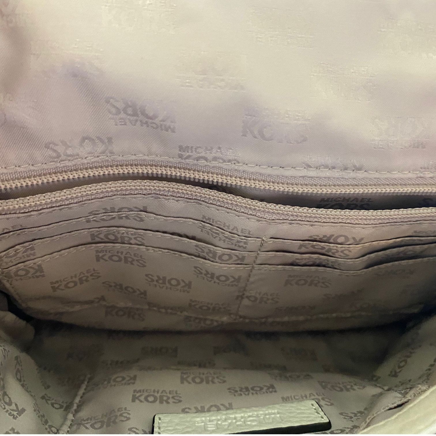 Michael Kors Michael Kors EUC Off White Pebbled Leather Clutch Purse Size ONE SIZE - 9 Thumbnail