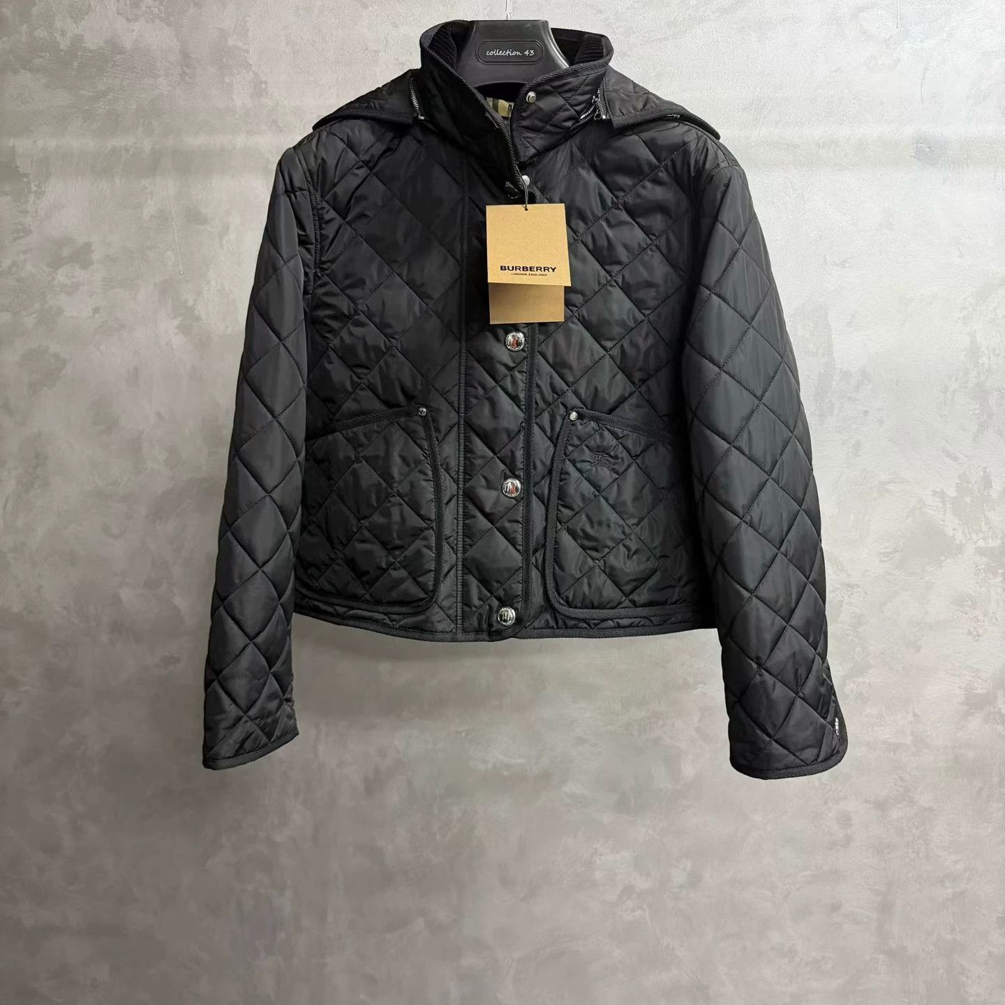 Burberry black diamond quilted jacket size M Size US M / EU 48-50 / 2 - 1 Thumbnail