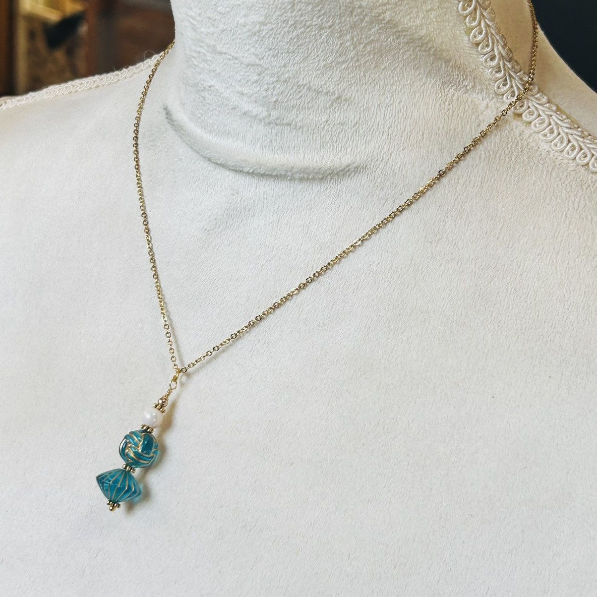 Handmade Handcrafted elegant art glass beaded pendant necklace Size ONE SIZE - 4 Thumbnail