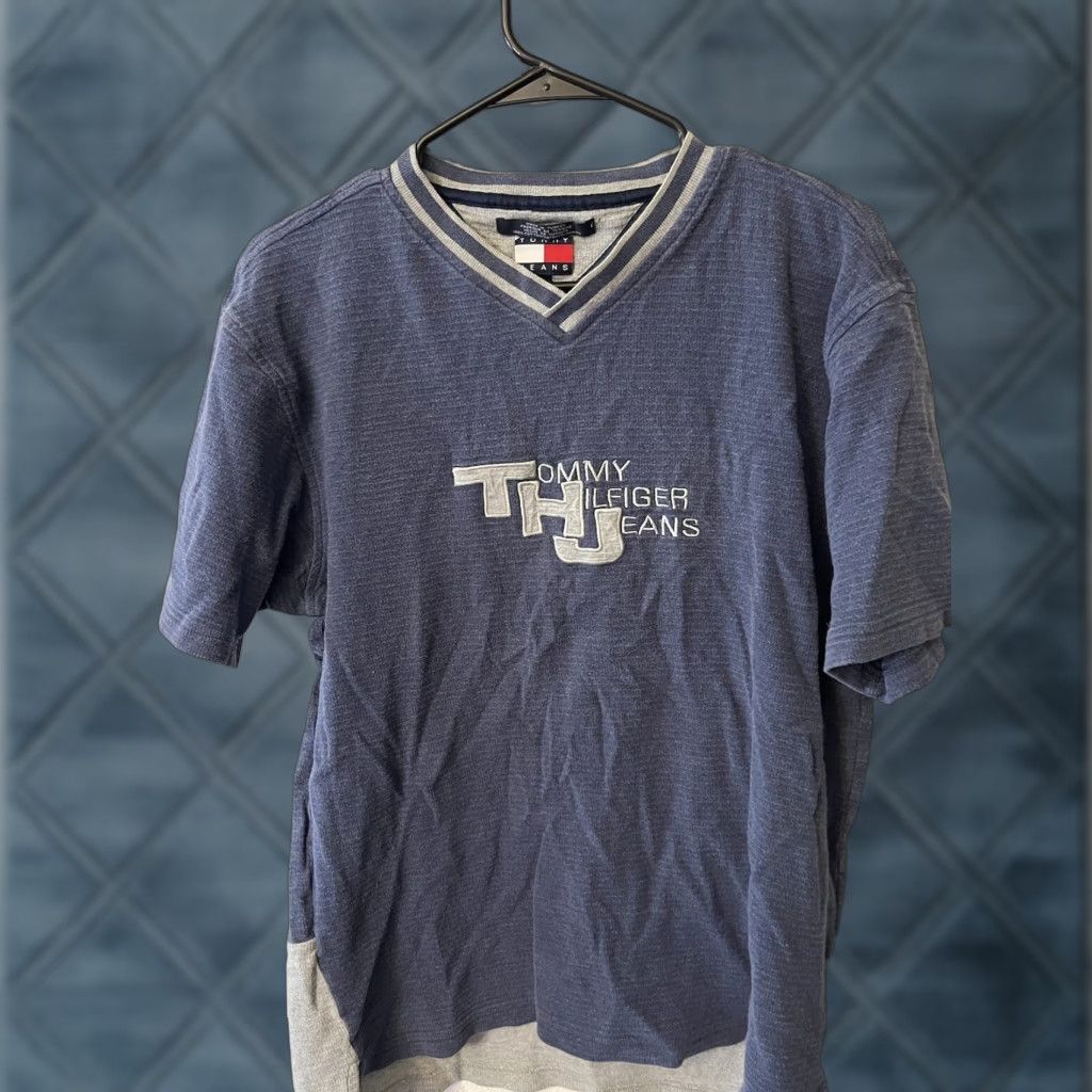Tommy Hilfiger VINTAGE Tommy Hilfiger Tommy Jeans T-Shirt Tee Shirt Logo Embroidered Blue V-Neck Short Sleeve Adult Large Mens/ Men’s - Size L - Cotton Shirt Size US L / EU 52-54 / 3 - 1 Thumbnail