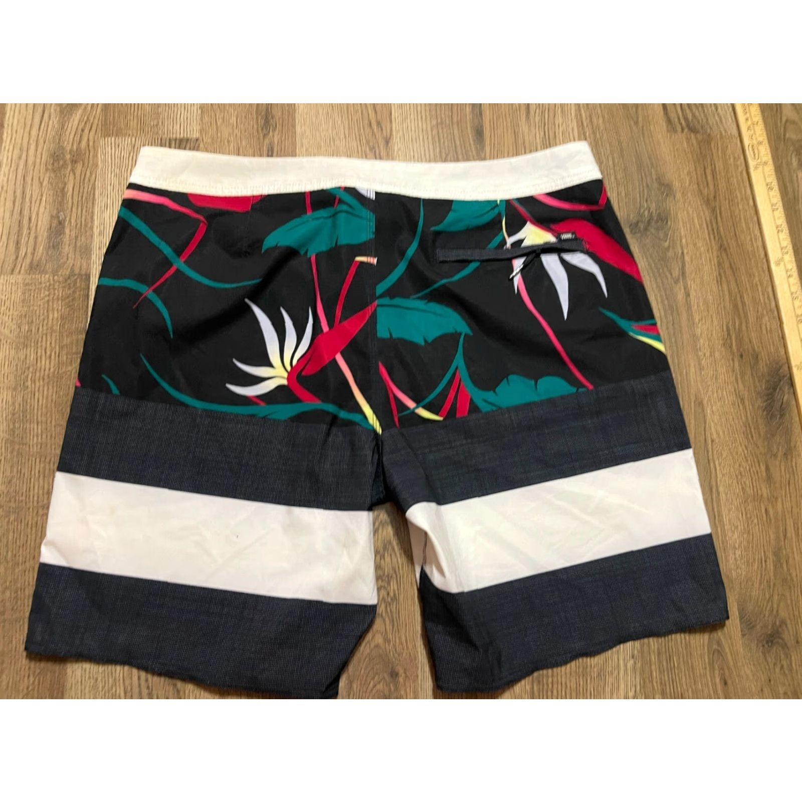 Vans VANS Shorts Men's 36 Black White Swim Trunks Drawstring Trunks Colorful Floral Pattern Multicolor 36 Mens Size US 36 / EU 52 - 2 Thumbnail