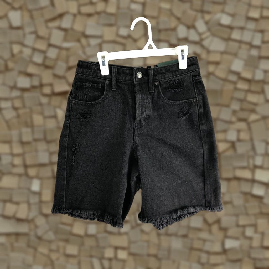 Vintage Wild Fable High Rise Bermuda Button Fly Shorts Womens Size 00 Black Denim Size 24" / US 00 / IT 34 - 1 Thumbnail