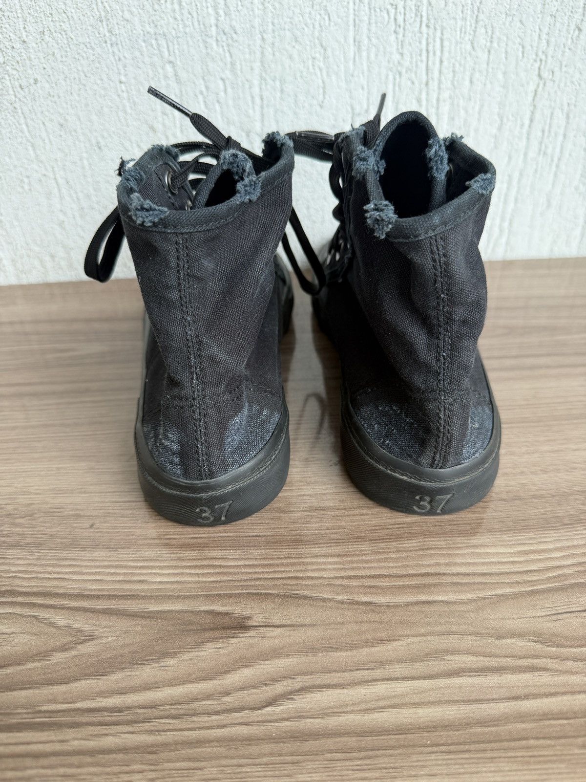 Balenciaga Distress paris sneaker Size US 7 / IT 37 - 14 Thumbnail