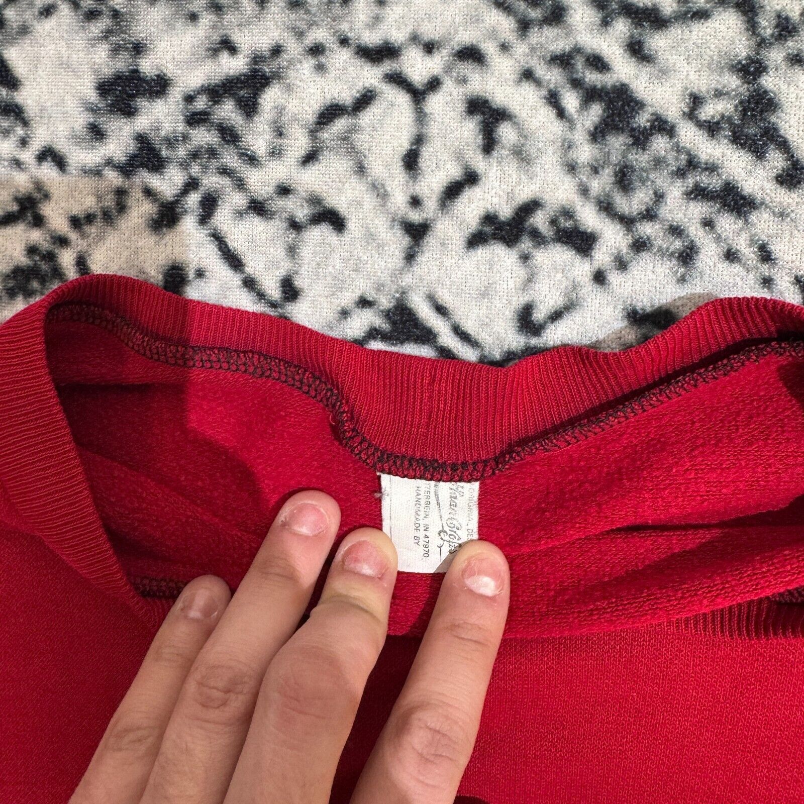 Vintage Vintage Red Burgundy Cotton Crewneck Size L Indians 70s Size US L / EU 52-54 / 3 - 6 Thumbnail