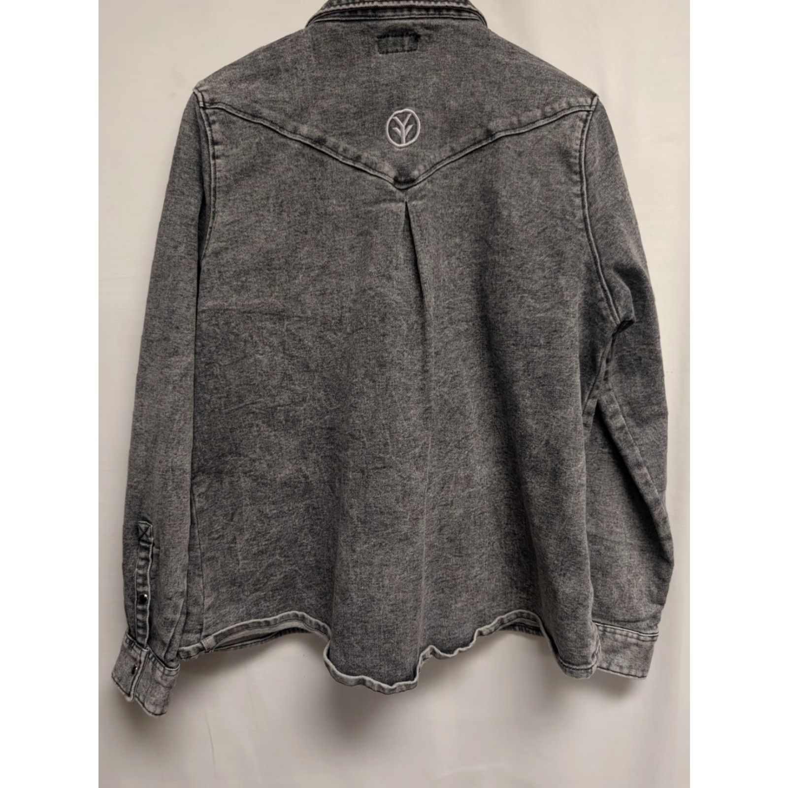 Vintage VINTAGE Yee Yee Apparel Mens Long Sleeve Jean Jacket Shirt L Button Up Shacket Yeeyee Size US L / EU 52-54 / 3 - 7 Thumbnail