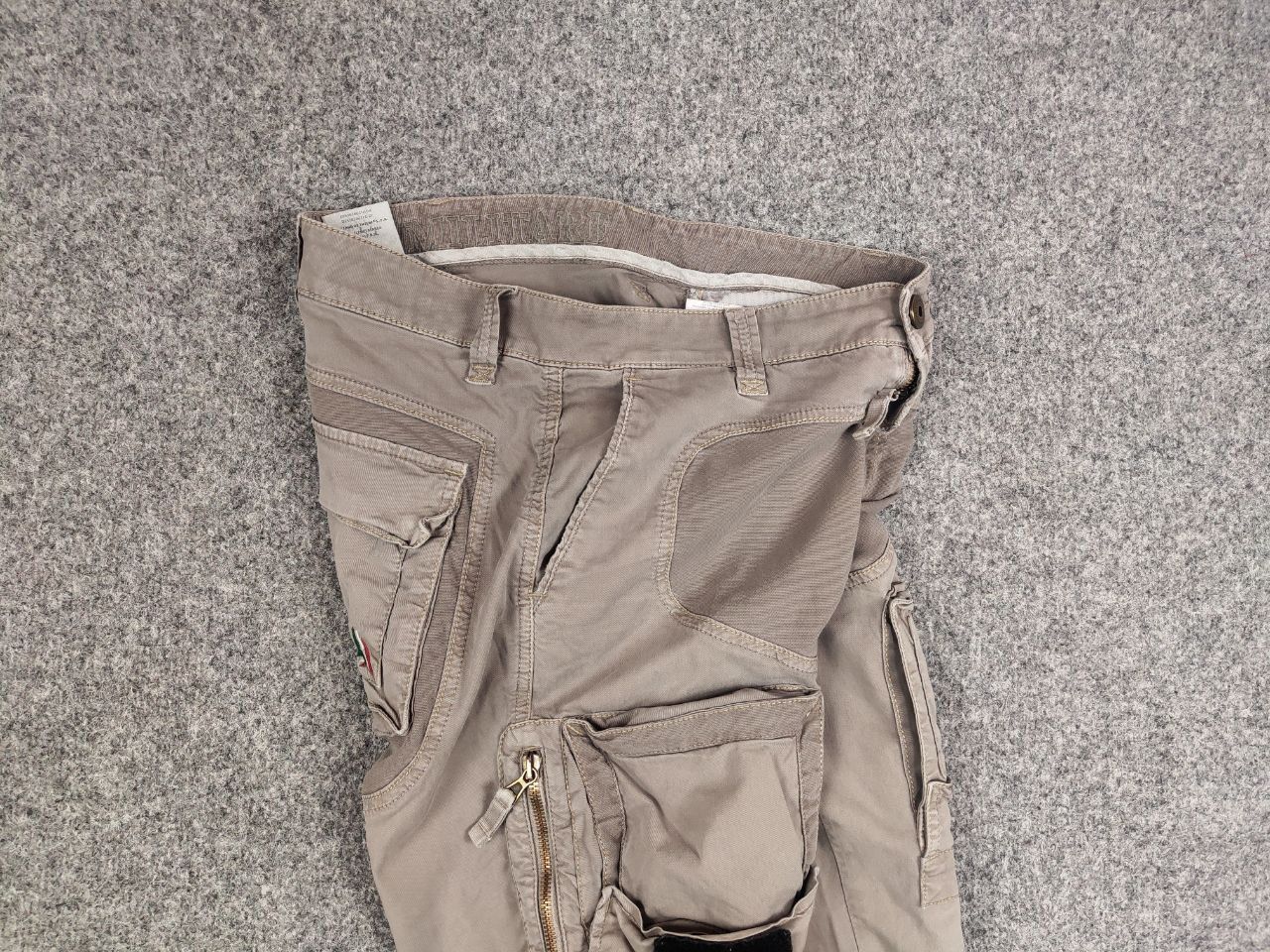 Aeronautica Militare Aeronautica Militare Vintage logo Cargo Zip Beige Pants Size US 30 / EU 46 - 15 Thumbnail