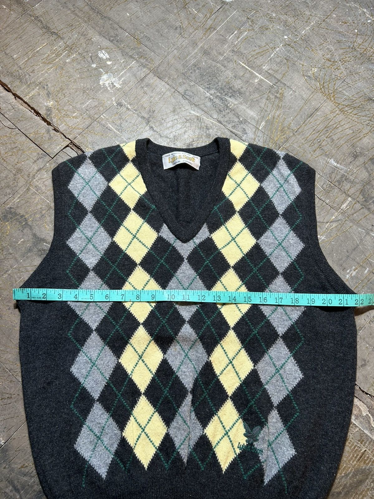 Lyle & Scott Lyle & Scott Knitted Wool V-Neck Sleeveless Size US M / EU 48-50 / 2 - 9 Thumbnail