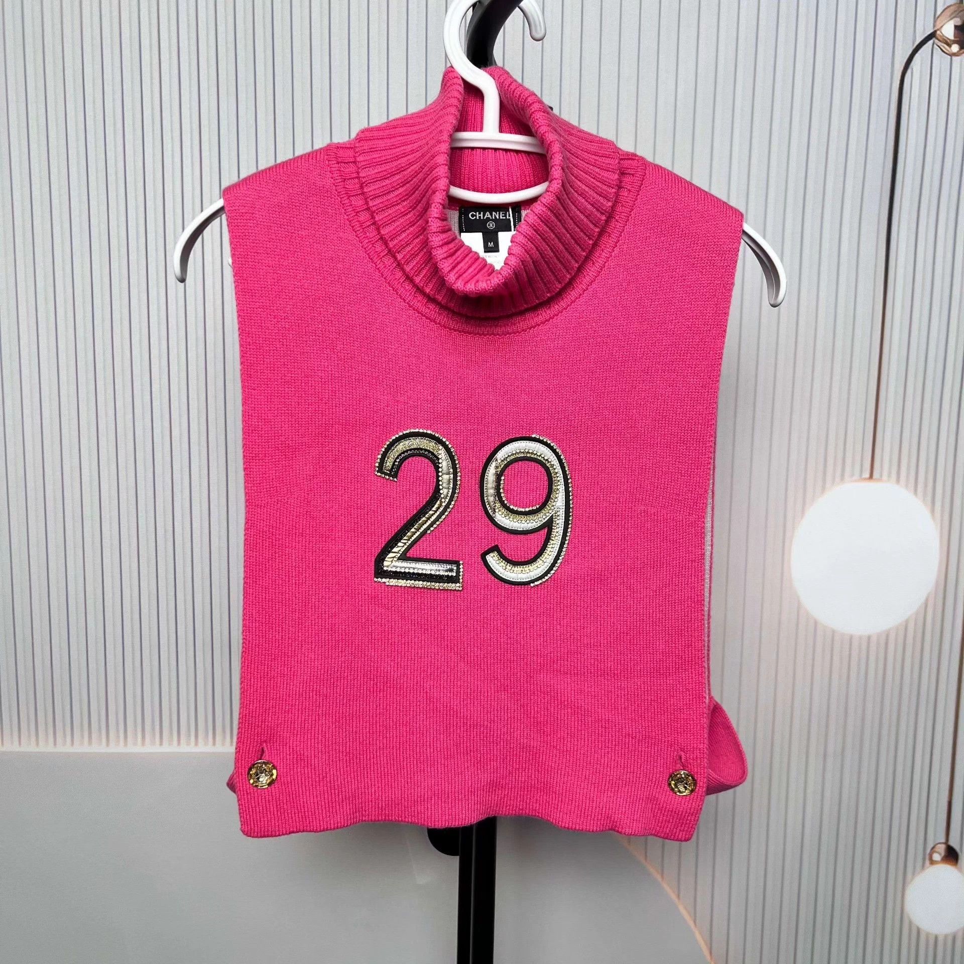 Chanel Chanel Short Sleeveless Pink Knit Sweater M Size M / US 6-8 / IT 42-44 - 1 Thumbnail