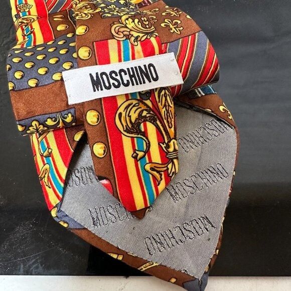 Moschino Moschino Tie Peace Love Collectors Item Medallion Silk Fleur Size ONE SIZE - 3 Thumbnail