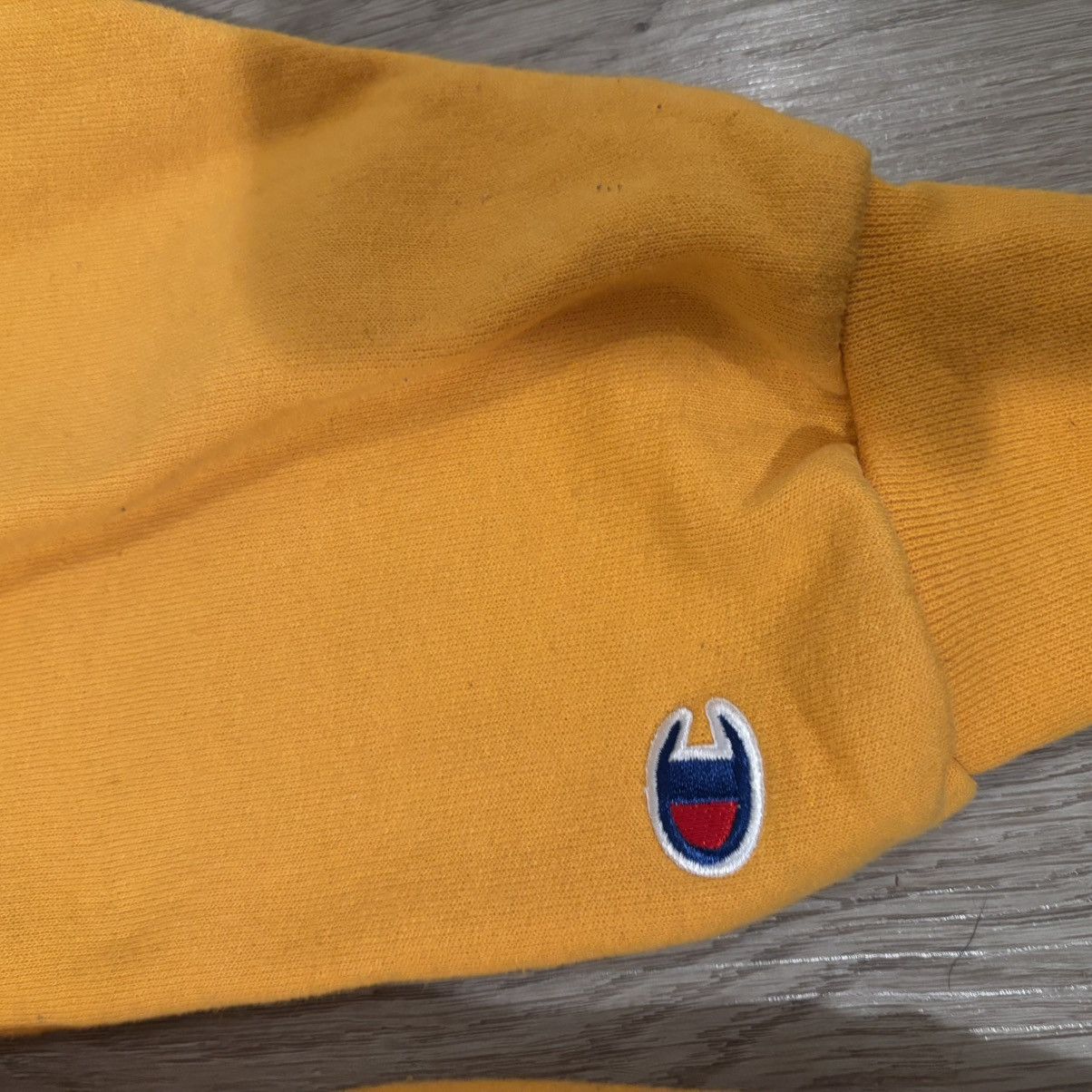Champion Yellow Vintage champion crewneck Size US L / EU 52-54 / 3 - 3 Thumbnail
