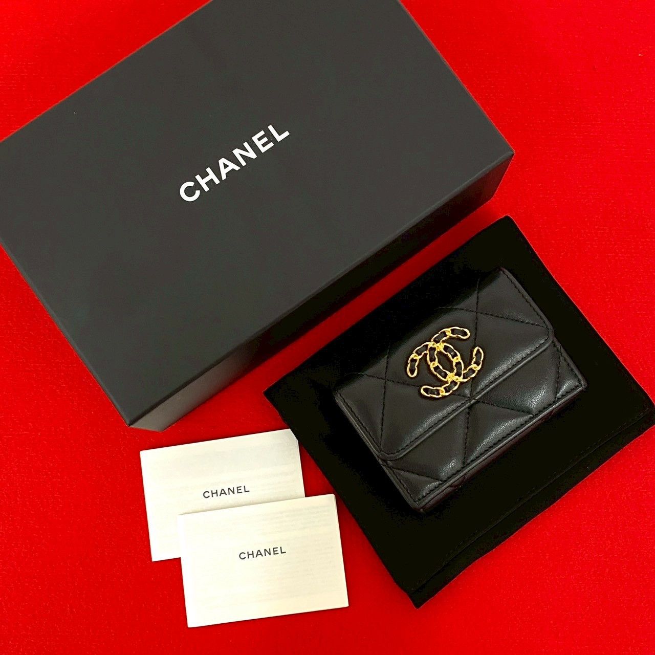 Chanel Chanel Chanel Chanel19 Lambskin Wallet Leather Short Wallet DUTY FREE for USA Size ONE SIZE - 1 Thumbnail