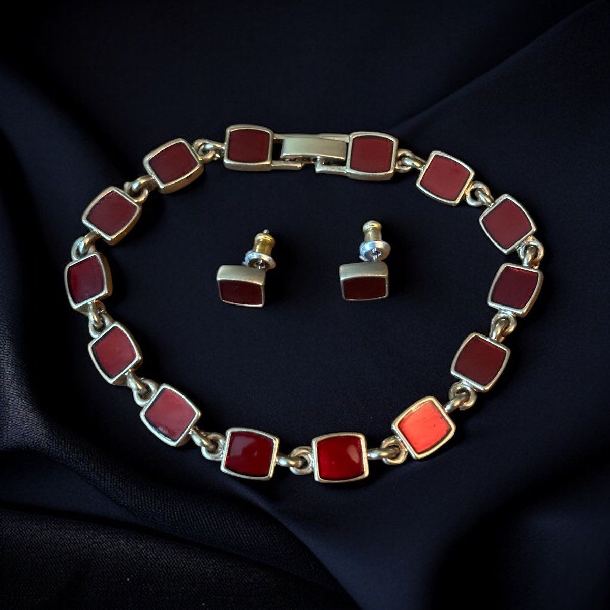 Liz Claiborne Liz Claiborne gold tone red enamel link bracelet and earring Size ONE SIZE - 1 Thumbnail
