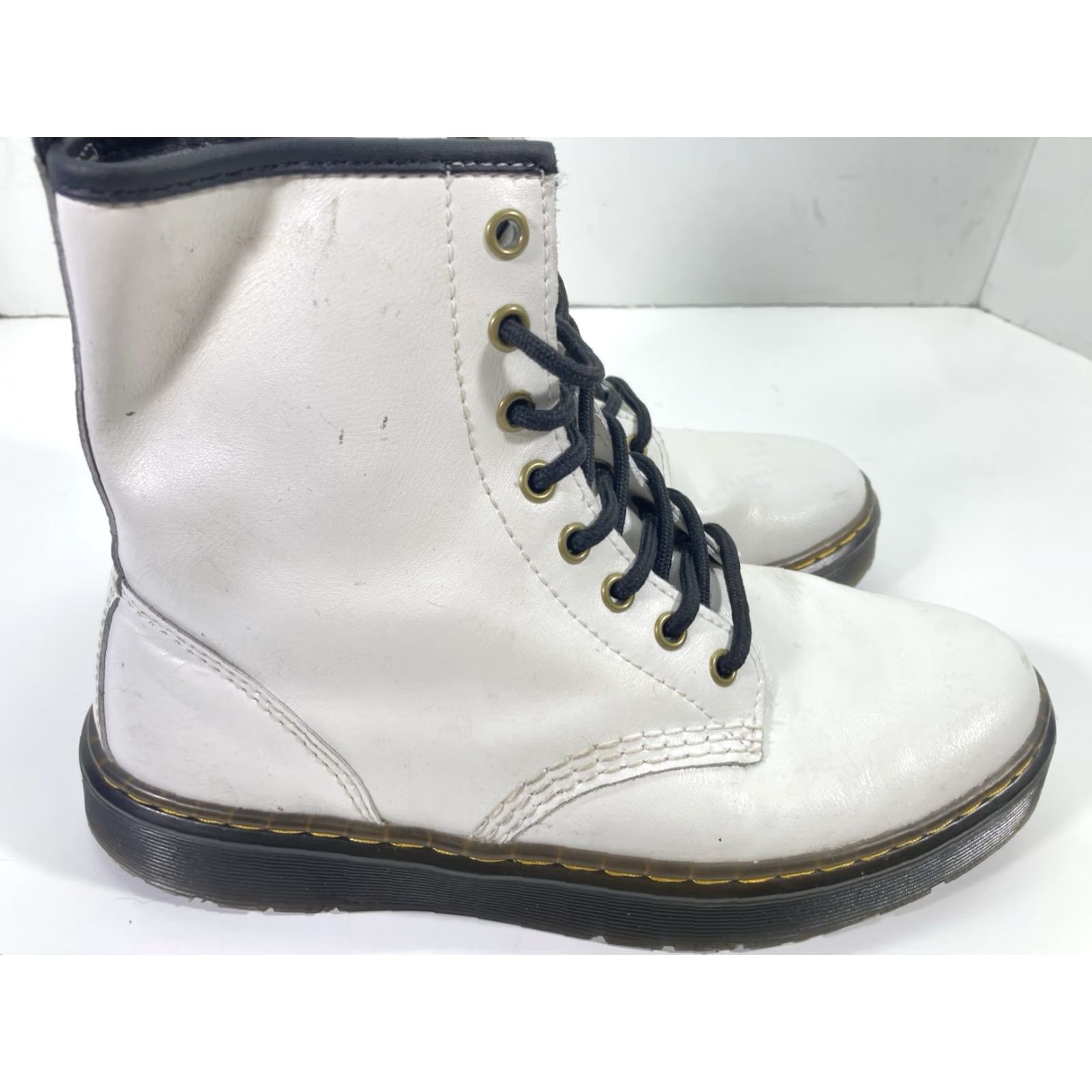 Dr. Martens Doc Martens Zavala Ankle Boots Women Size 8 White Leather Lace Up Casual 8 Eye Size US 8 / IT 38 - 7 Thumbnail