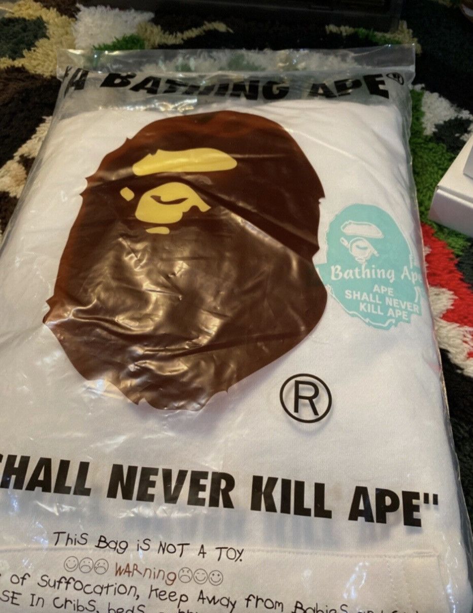 Bape A Bathing Ape White Hoodie SIZE M Size US M / EU 48-50 / 2 - 4 Thumbnail