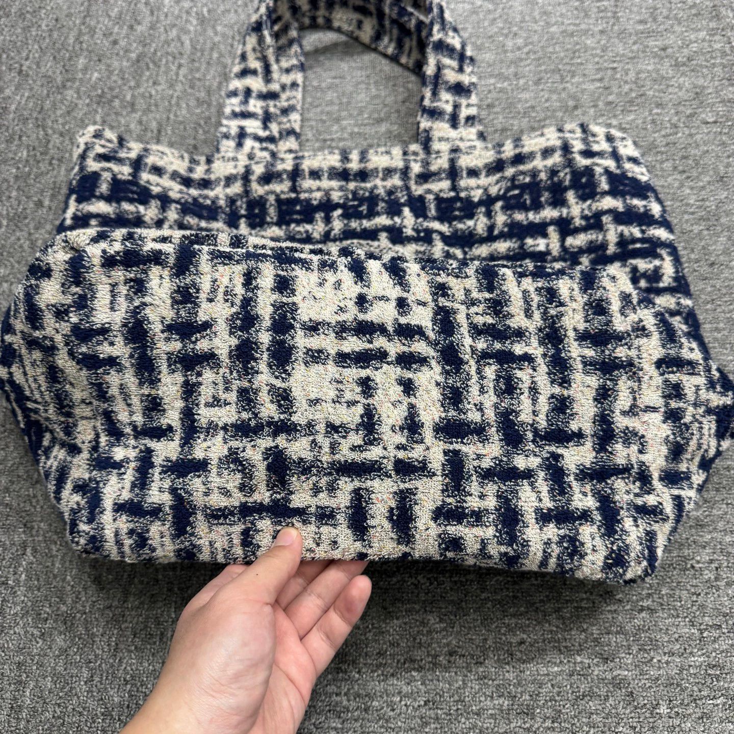 Chanel Chanel 3-Piece Blanket & Beach Bag Set New 34x19x39cm Size ONE SIZE - 3 Thumbnail