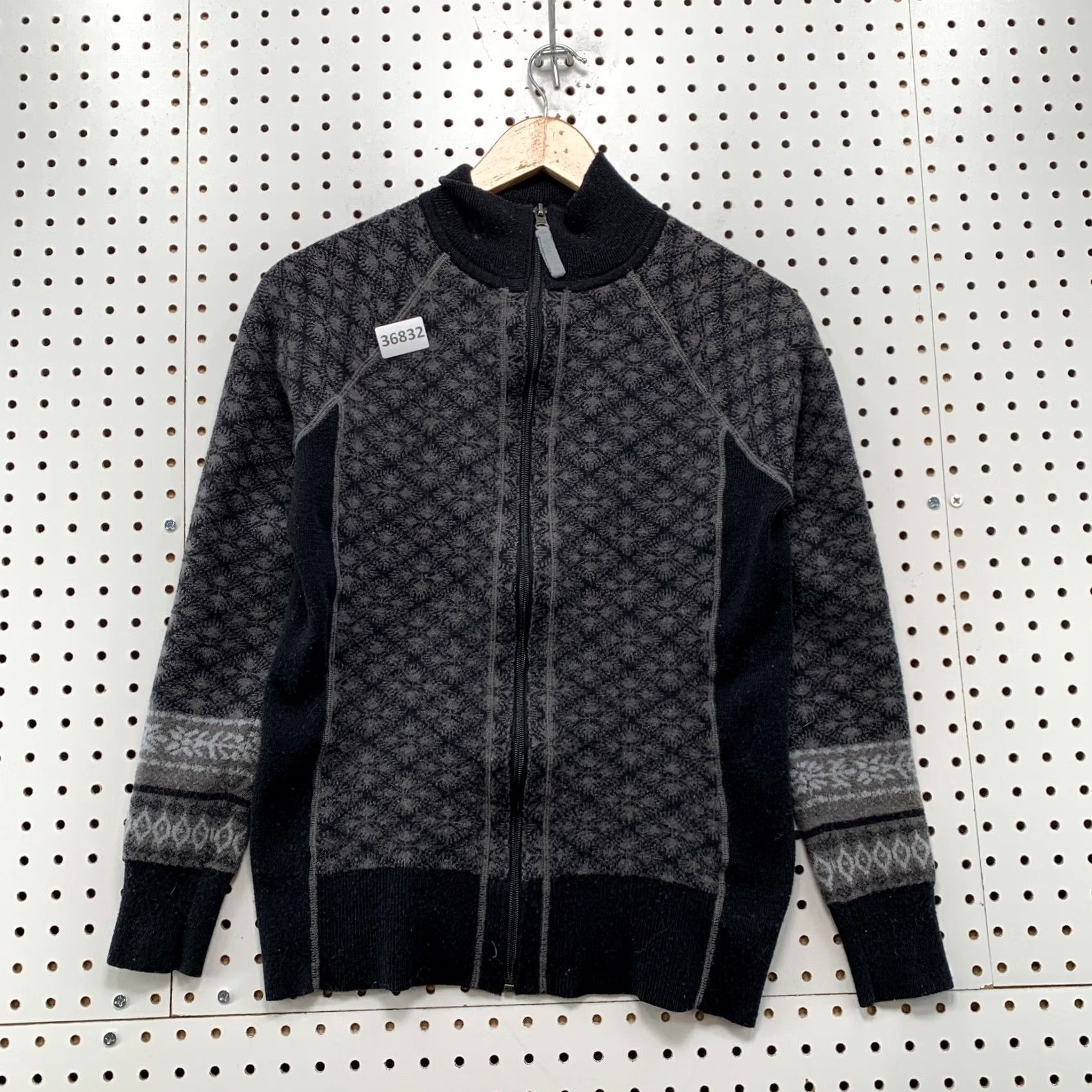 Athleta Athleta Wool Blend Sweater Womens Large Fits Like Medium Black Gray 17x24 Size L / US 10 / IT 46 - 2 Thumbnail