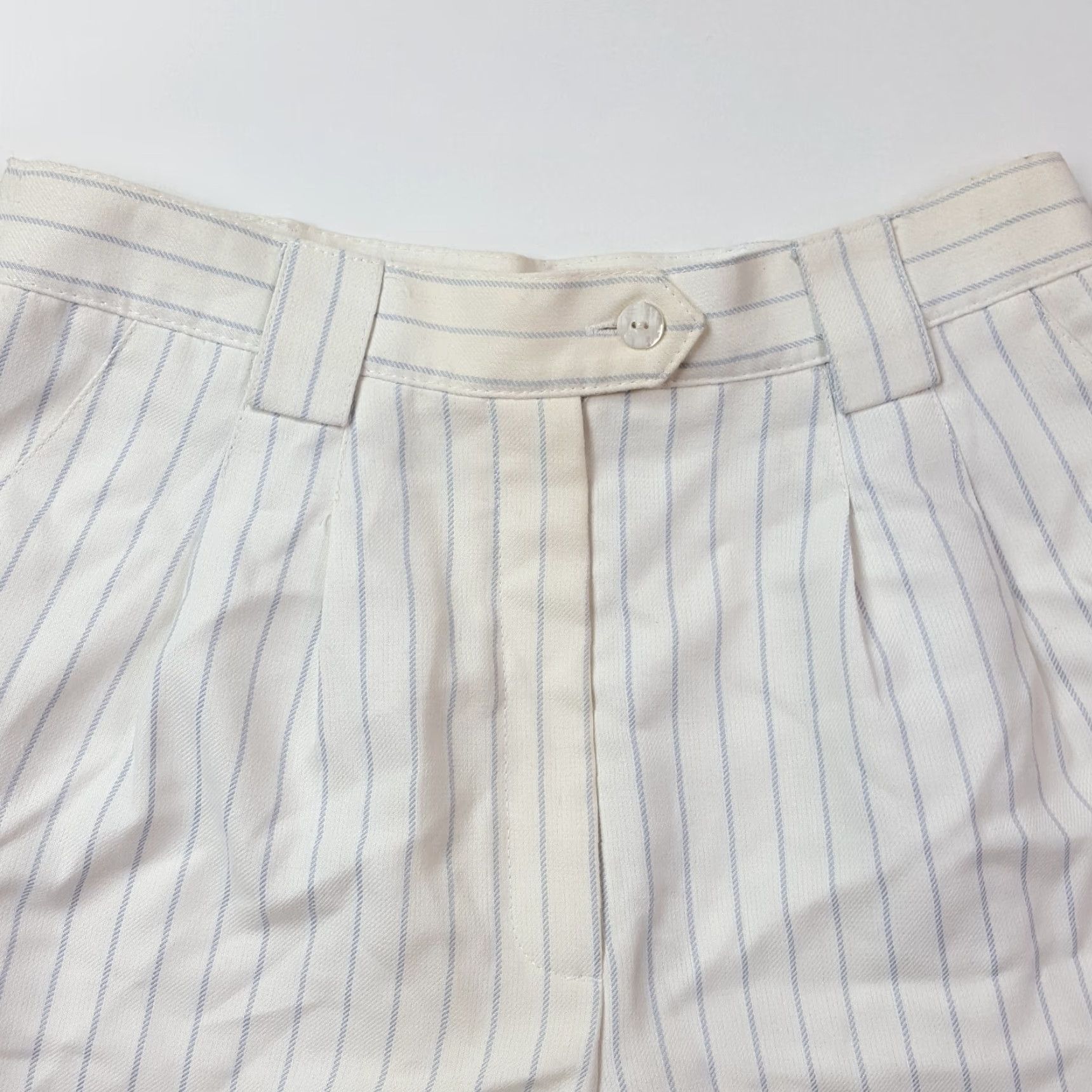 Vintage VINTAGE Tail Sportswear Women's White Striped Pleated Tennis Short 28" Waist 8 Golf Casual 90s Mens Women Girls? Size 30" / US 8 / IT 44 - 2 Thumbnail