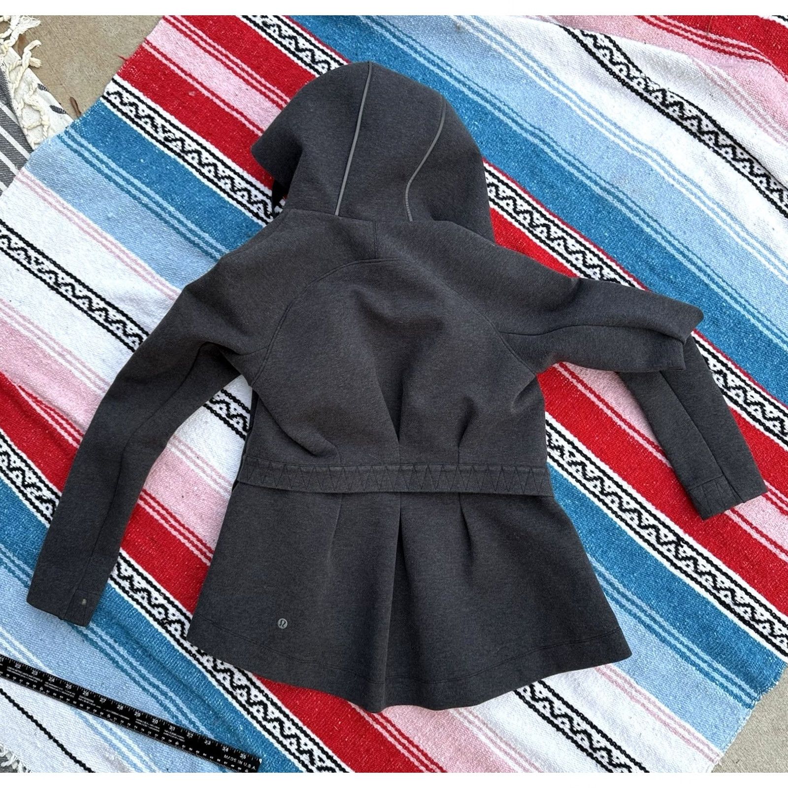 Lululemon Lululemon Hooded Zip Jacket Gray Women's Activewear Athletic Fit Size S Short Length Size S / US 4 / IT 40 - 5 Thumbnail