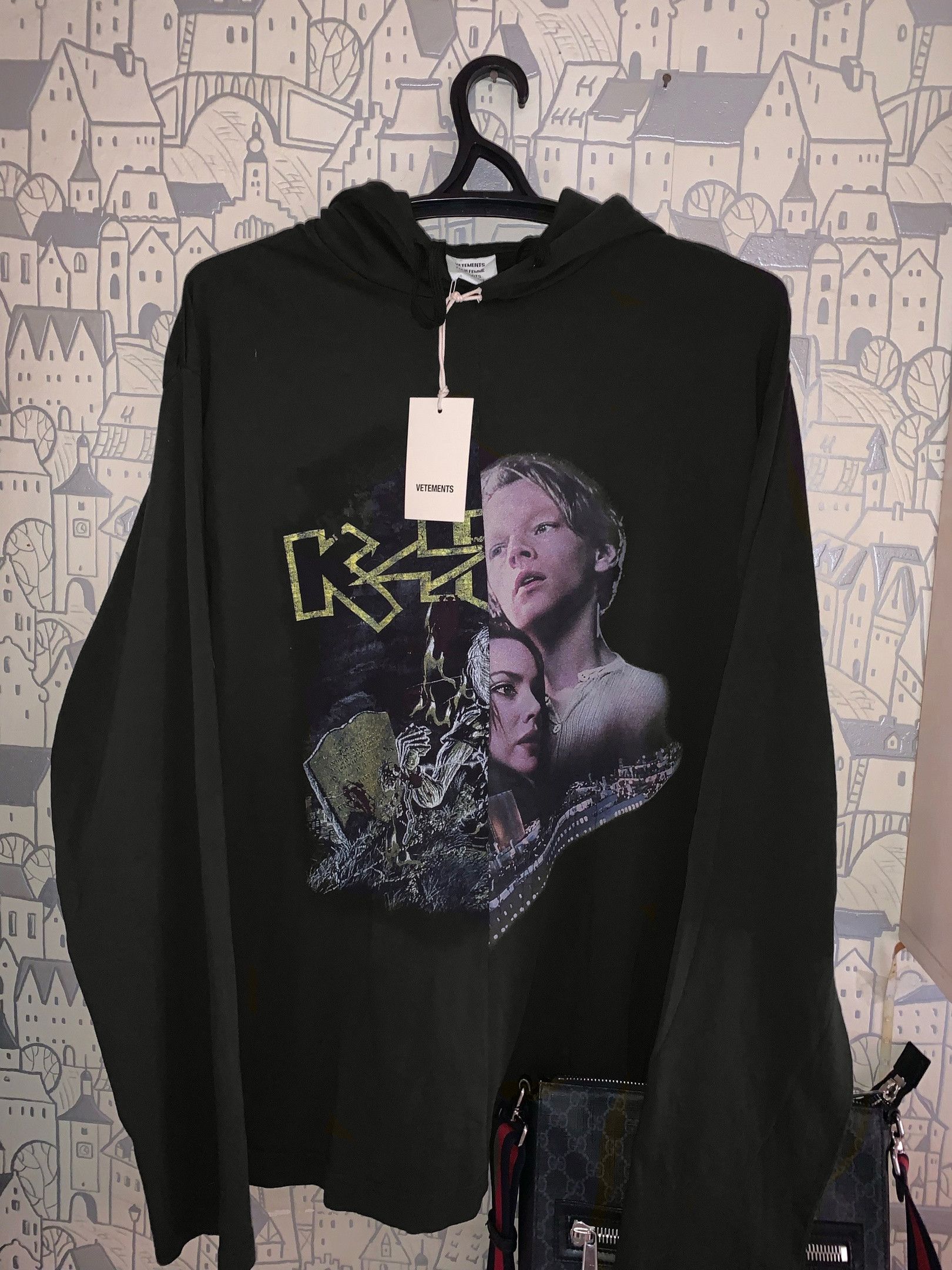 Vetements FW18 “Titanic Kiss”