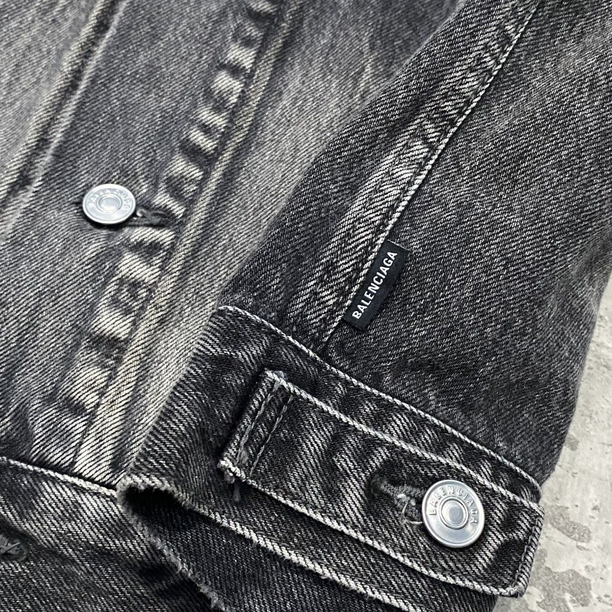 Balenciaga Balenciaga Back Logo Denim Jacket Distressed Size US M / EU 48-50 / 2 - 7 Thumbnail