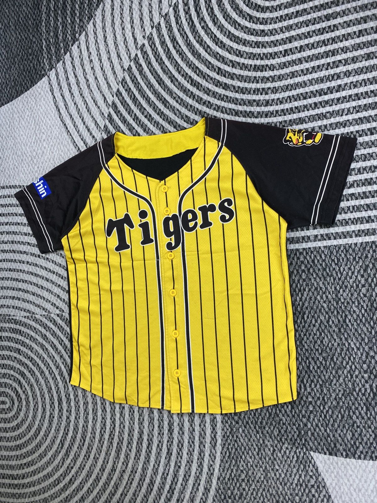 Mizuno Vintage Mizuno Hanshin Tiger Logo Striped Jersey Size US M / EU 48-50 / 2 - 4 Thumbnail